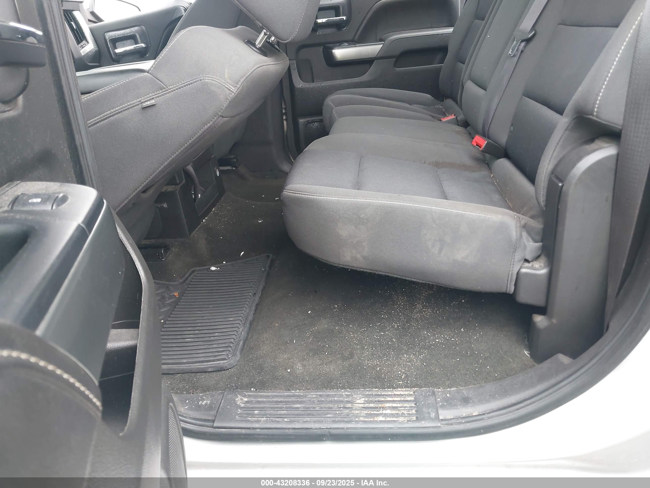CHEVROLET SILVERADO image 8