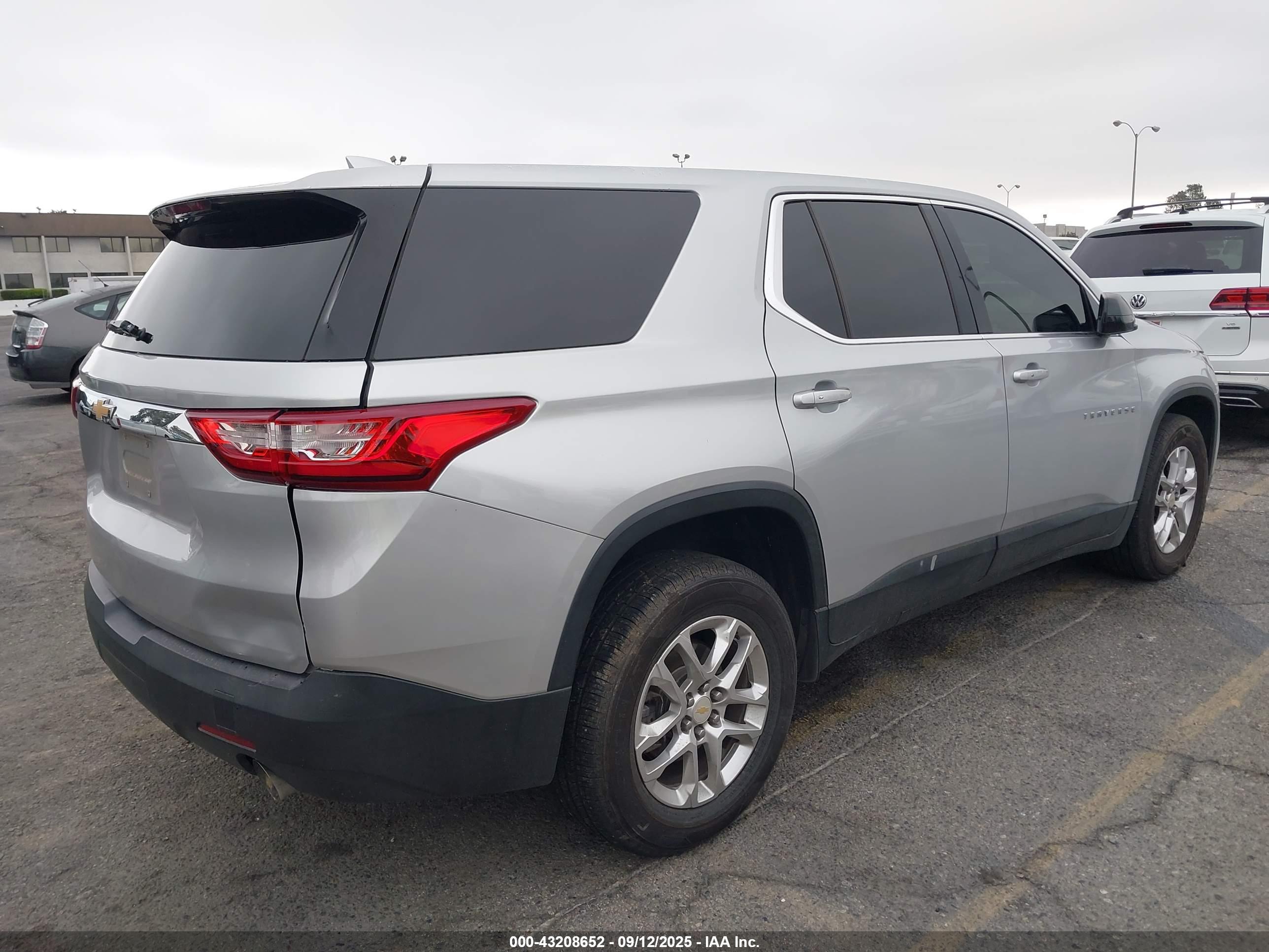 CHEVROLET TRAVERSE image 4