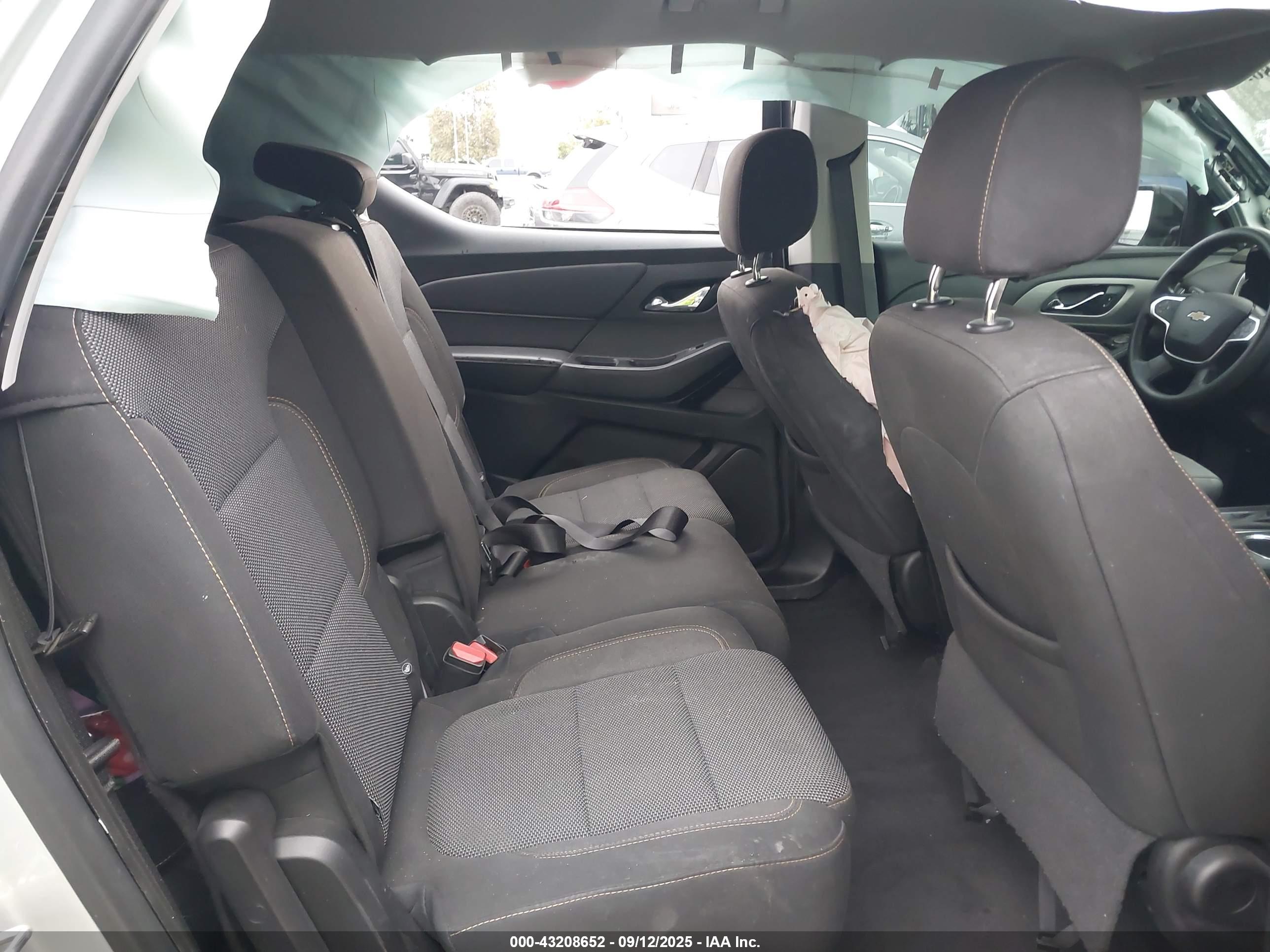 CHEVROLET TRAVERSE image 8