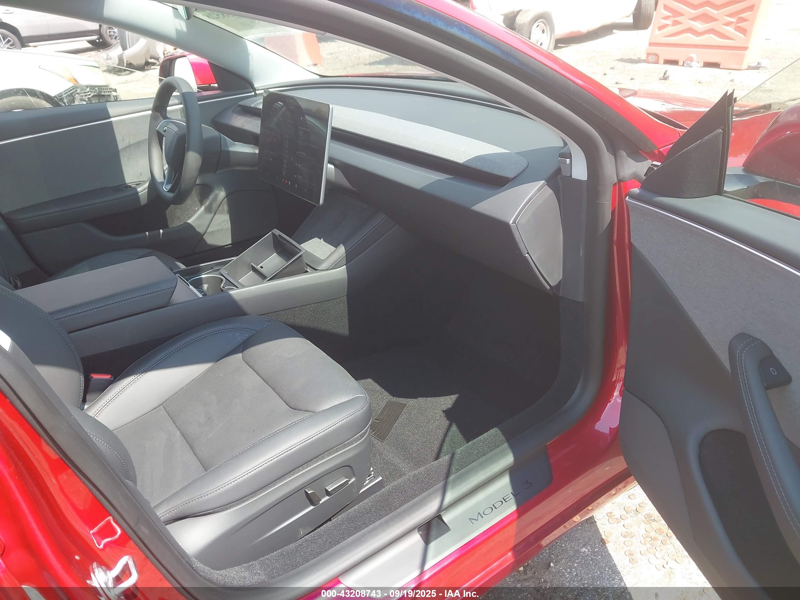 TESLA MODEL image 5