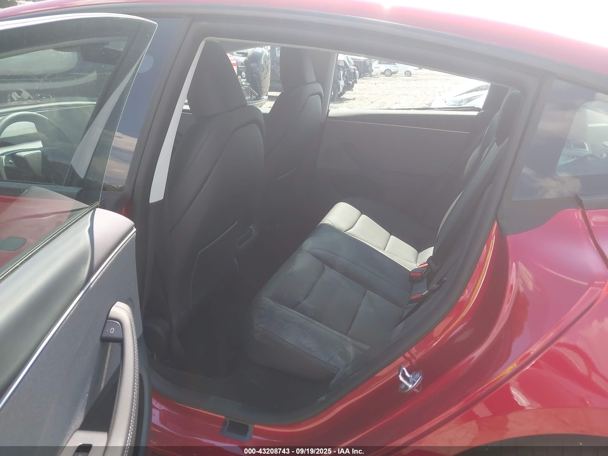 TESLA MODEL image 8