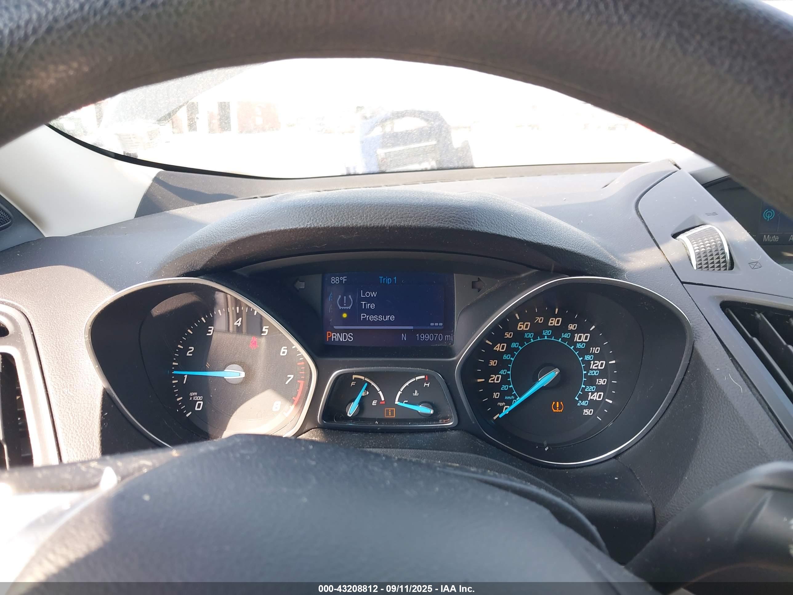 FORD ESCAPE image 7