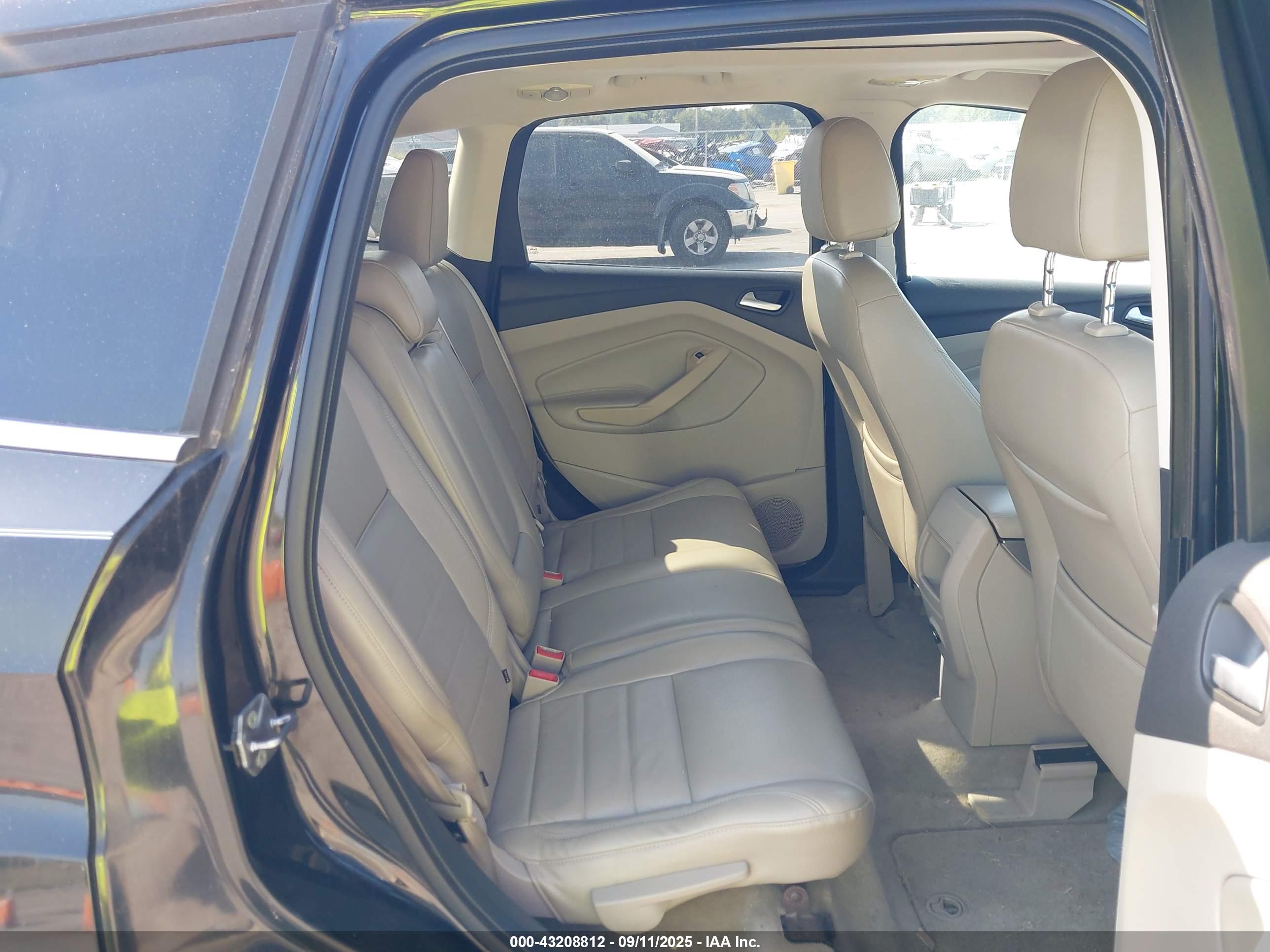 FORD ESCAPE image 8