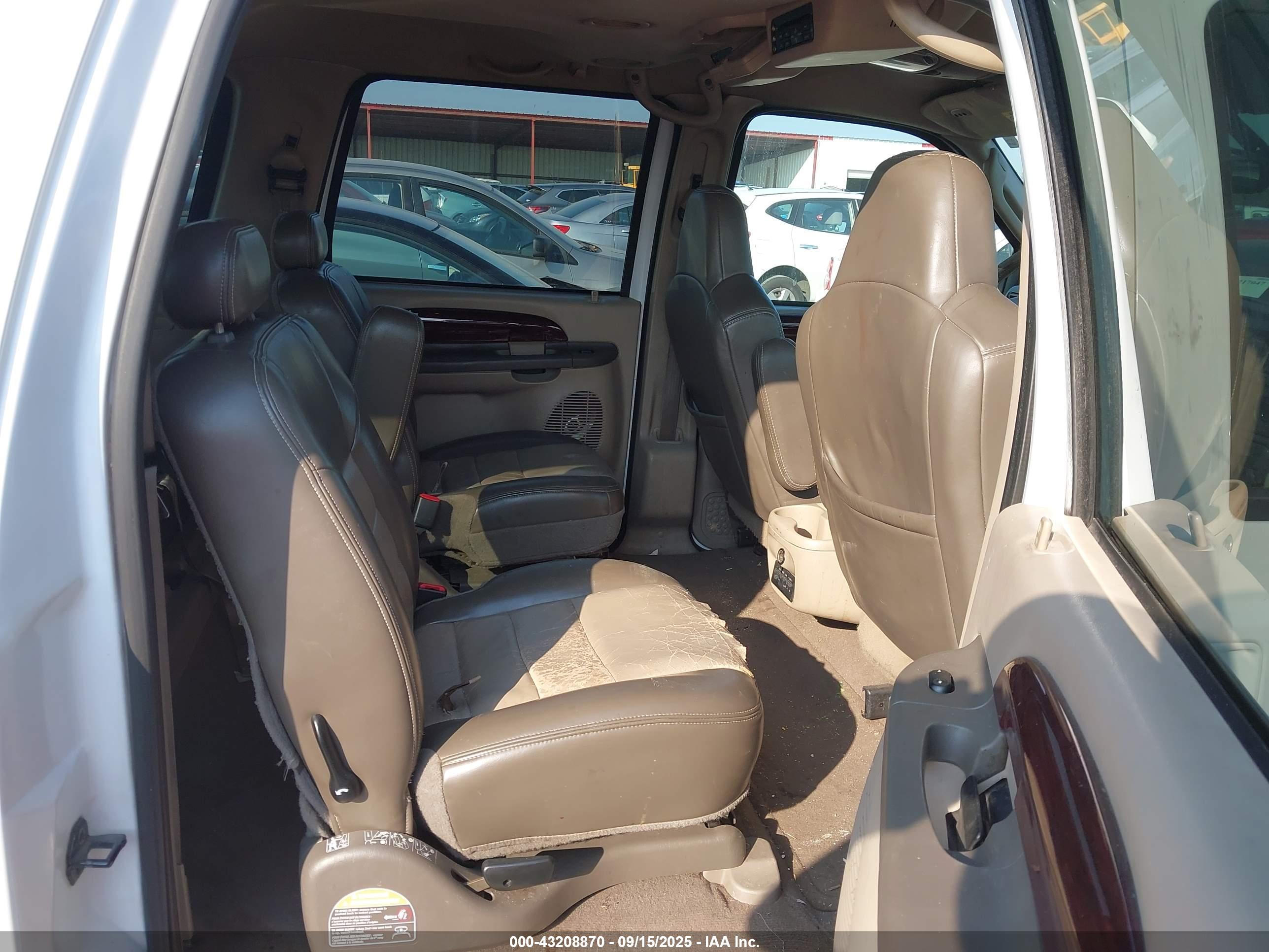 FORD EXCURSION image 8