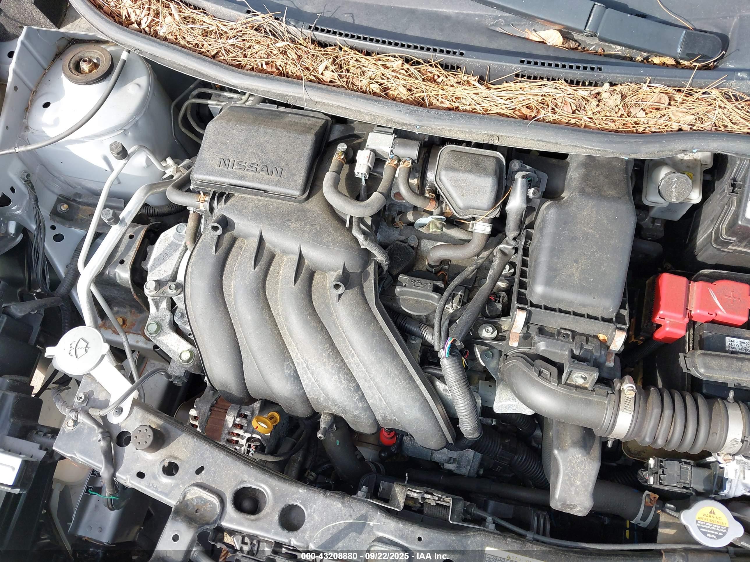 NISSAN VERSA image 10