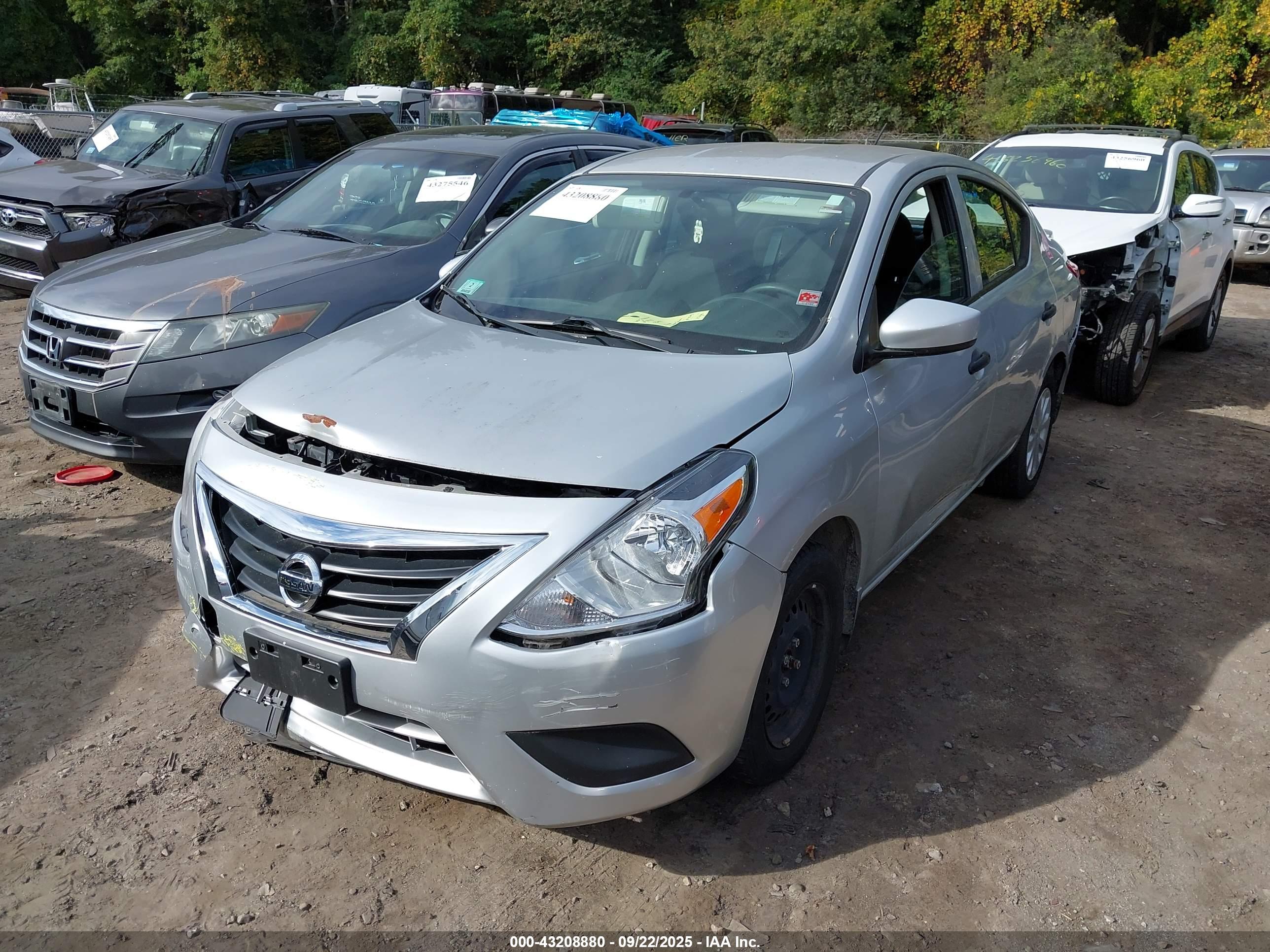 NISSAN VERSA image 2