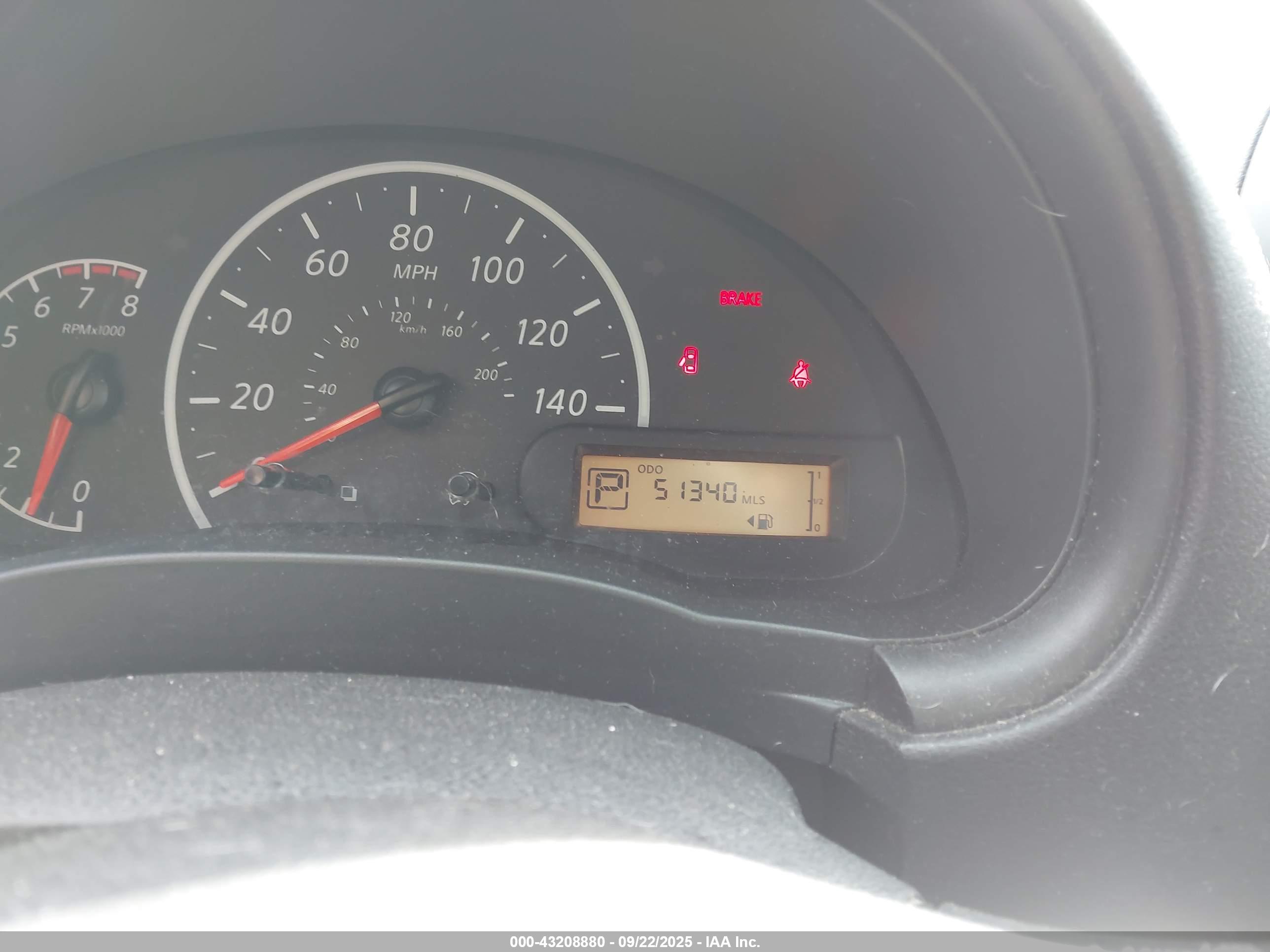 NISSAN VERSA image 7