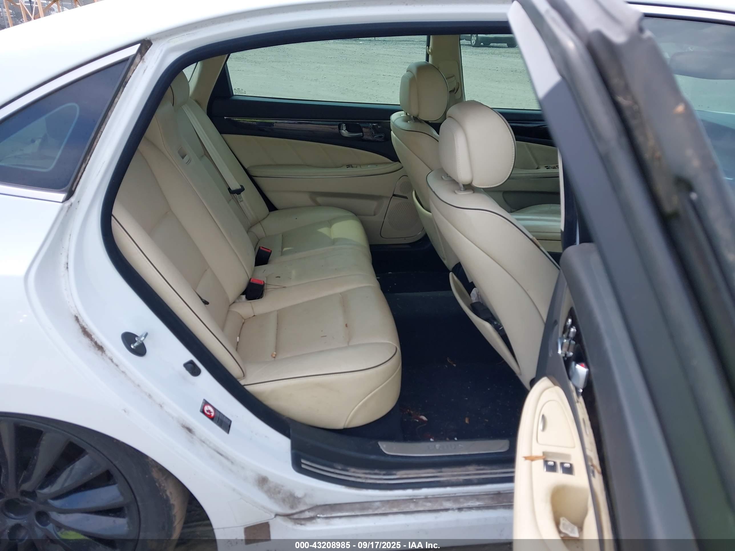 HYUNDAI EQUUS image 8