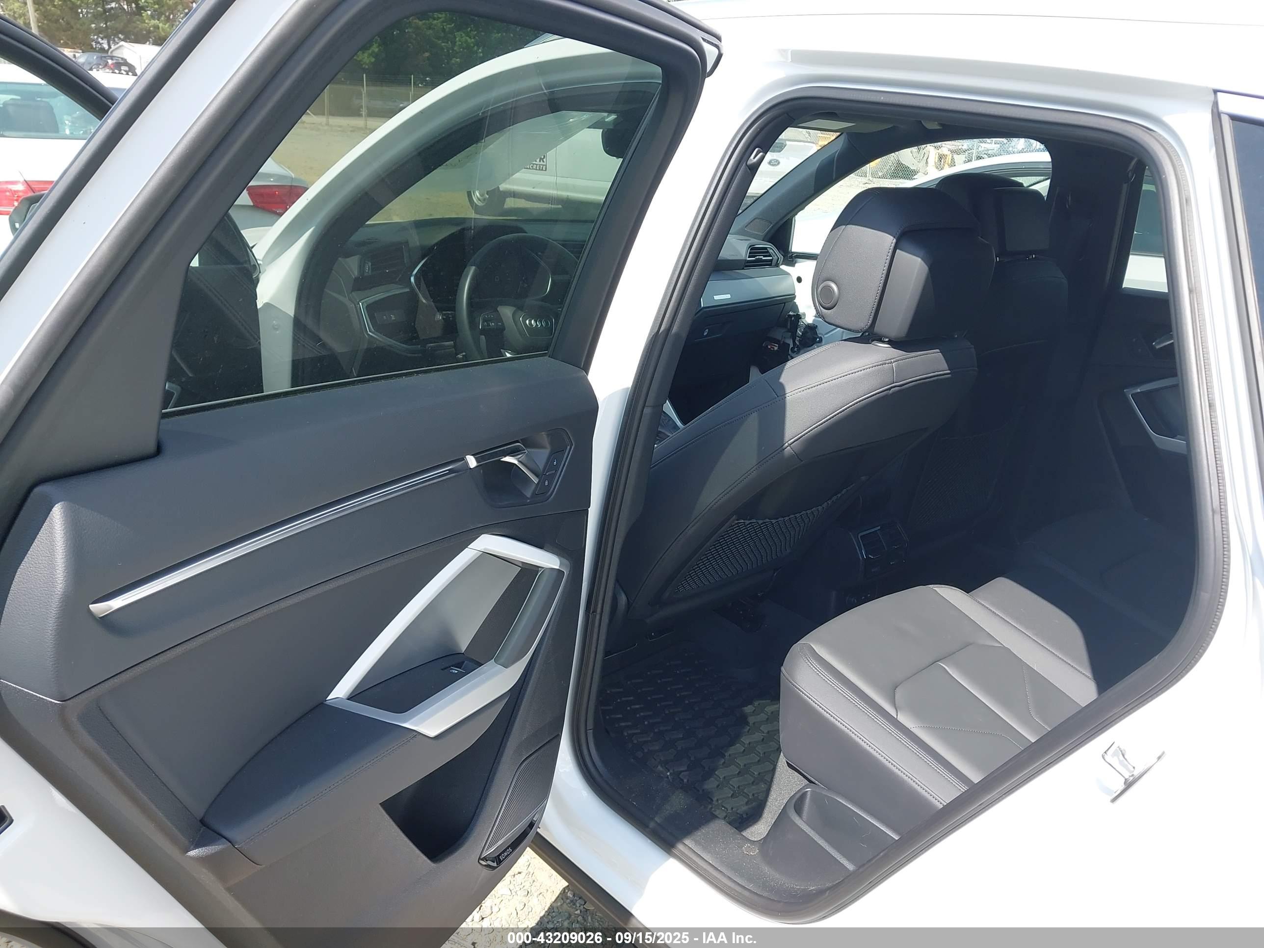 AUDI Q3 image 8