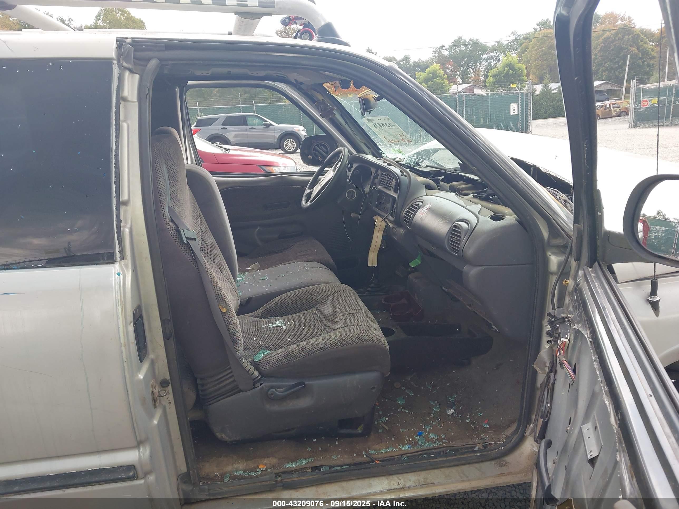 DODGE RAM image 5