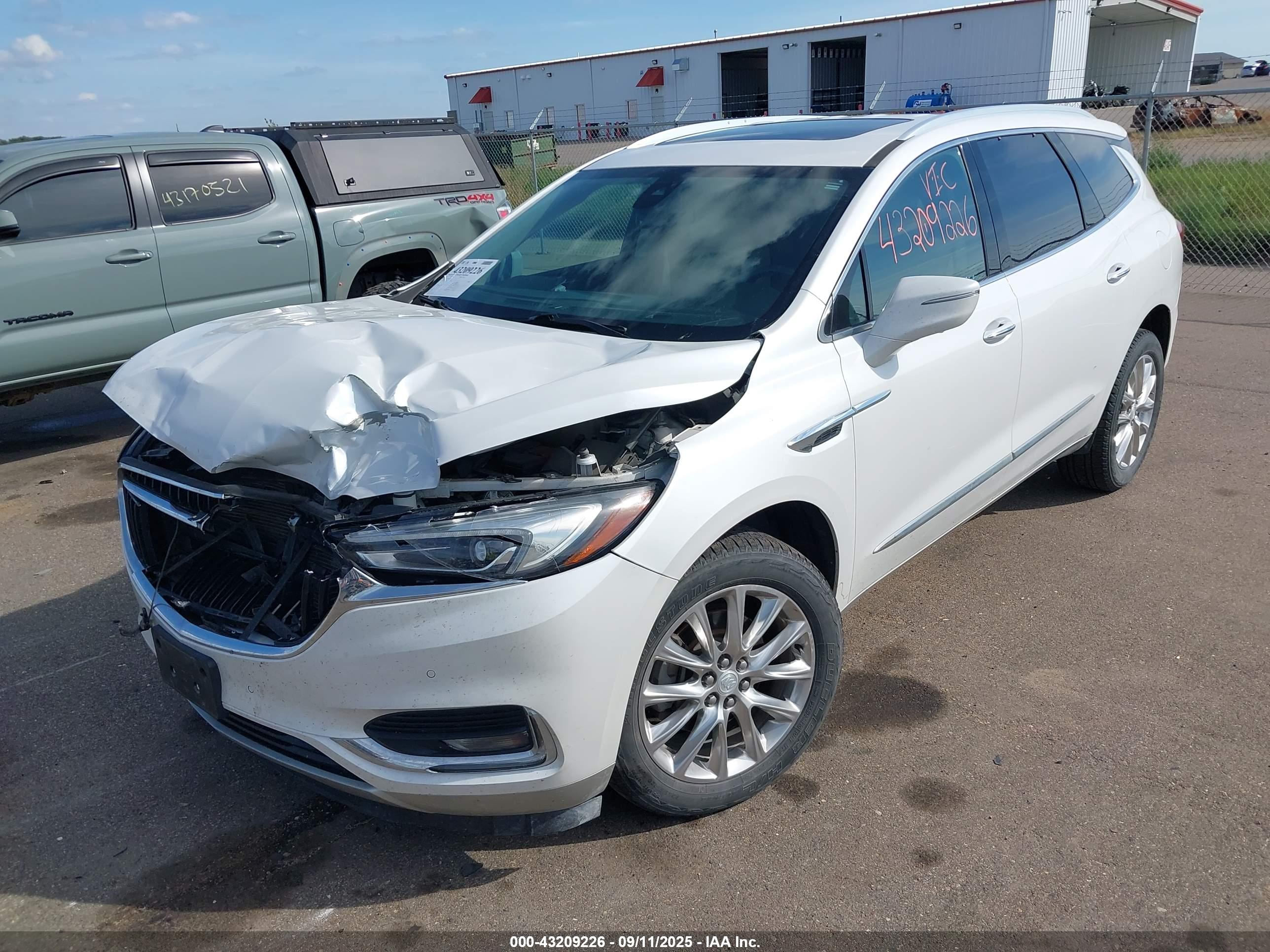BUICK ENCLAVE image 2