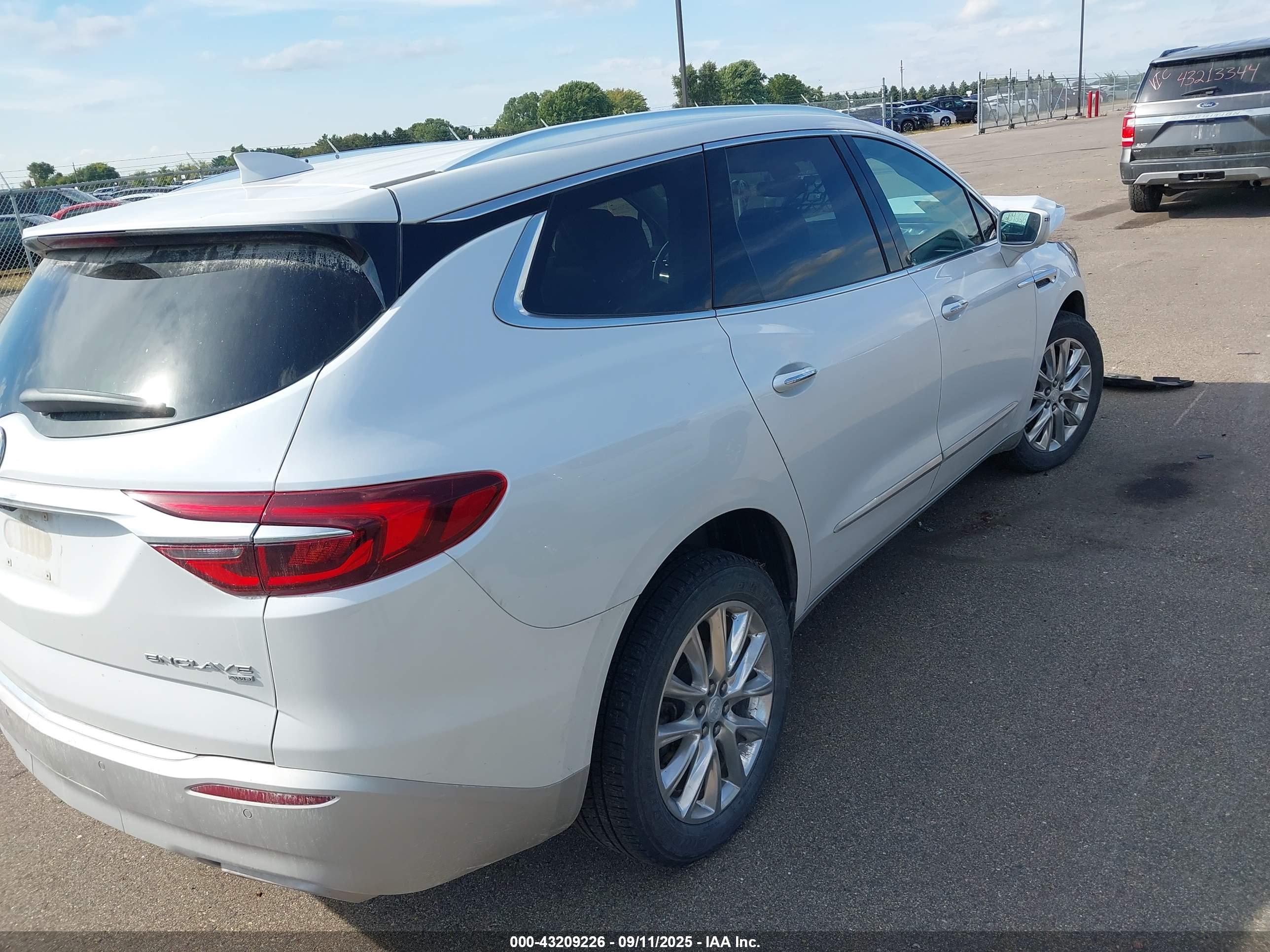 BUICK ENCLAVE image 4