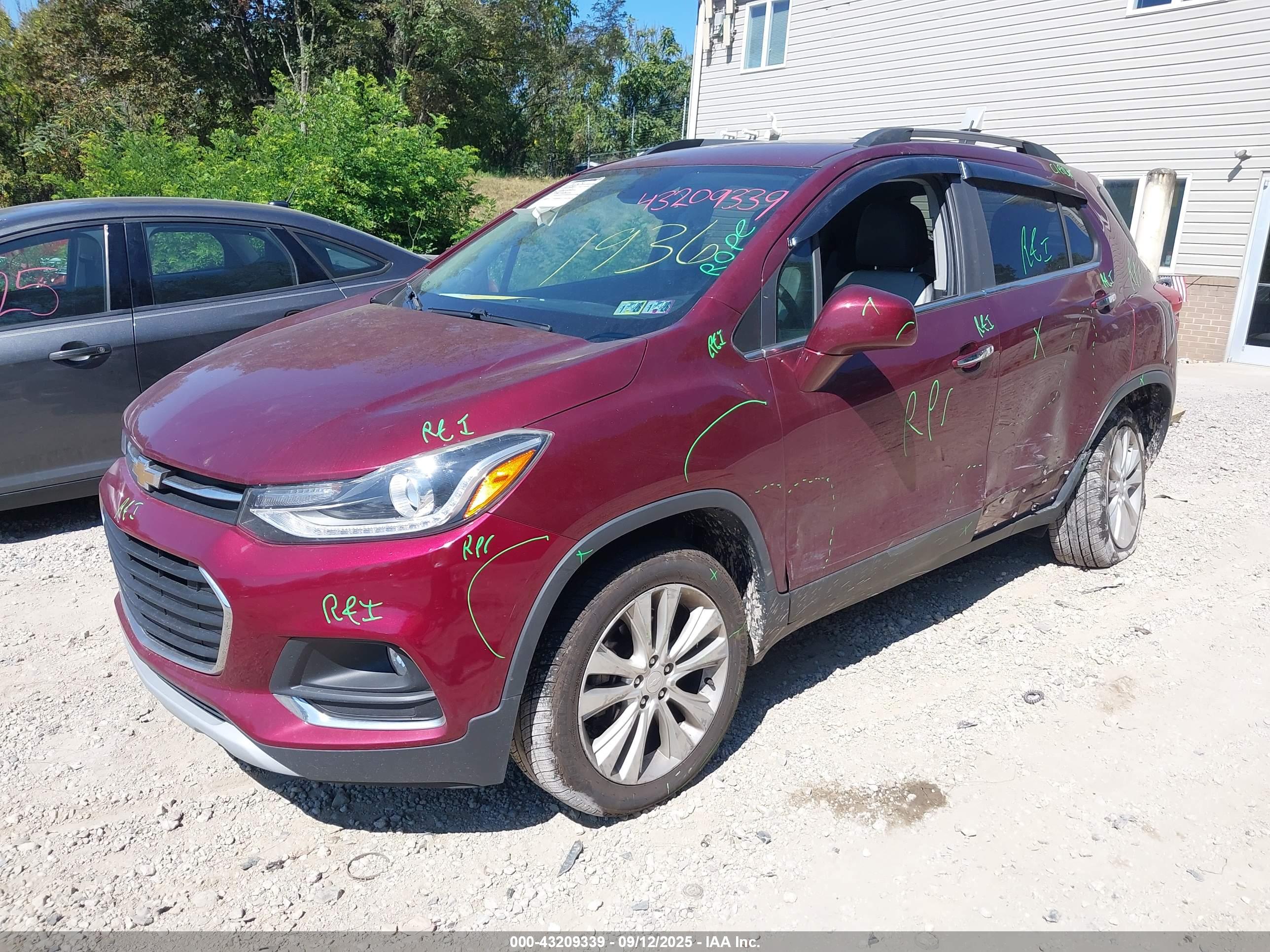 CHEVROLET TRAX image 2