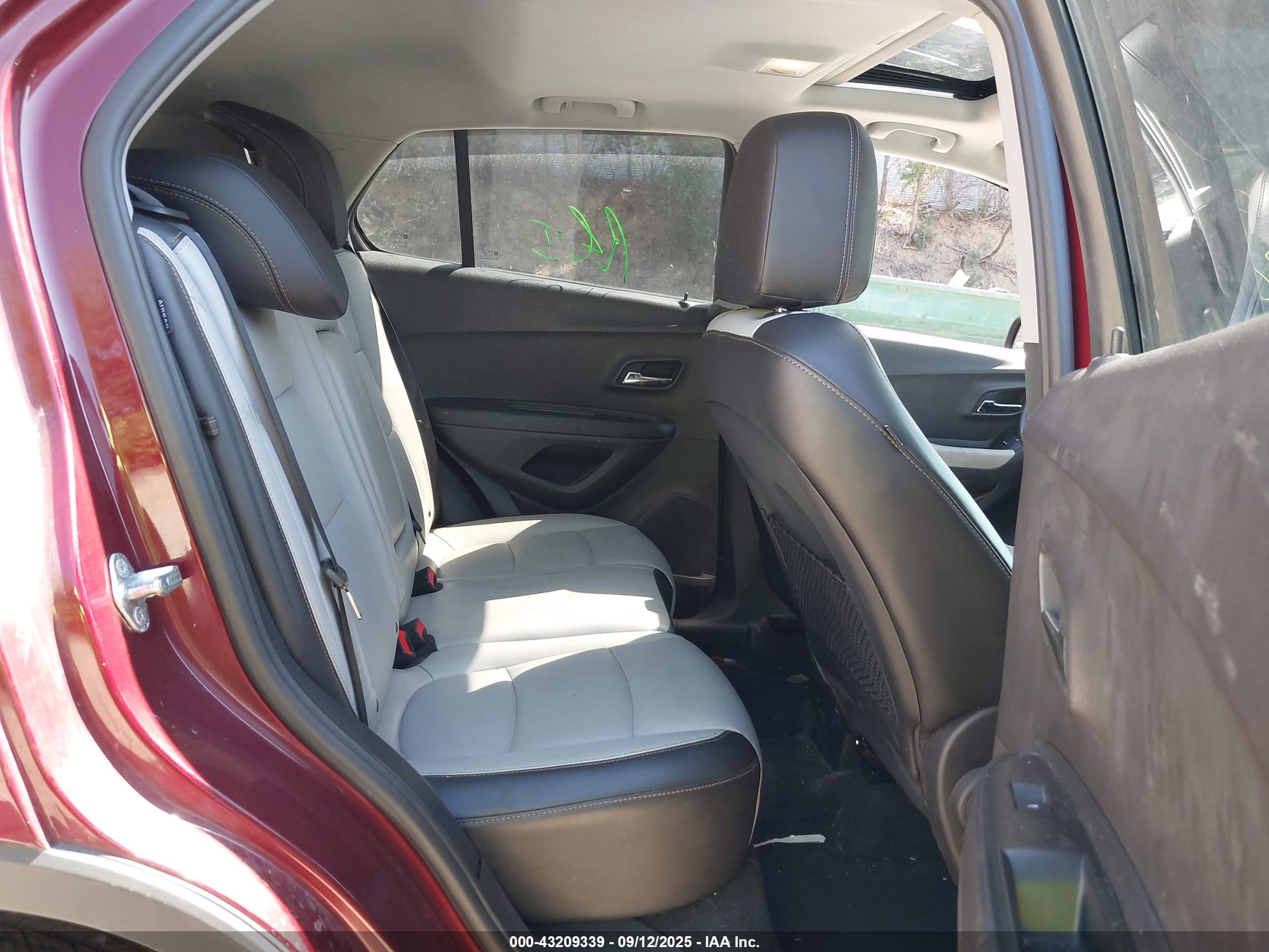 CHEVROLET TRAX image 8