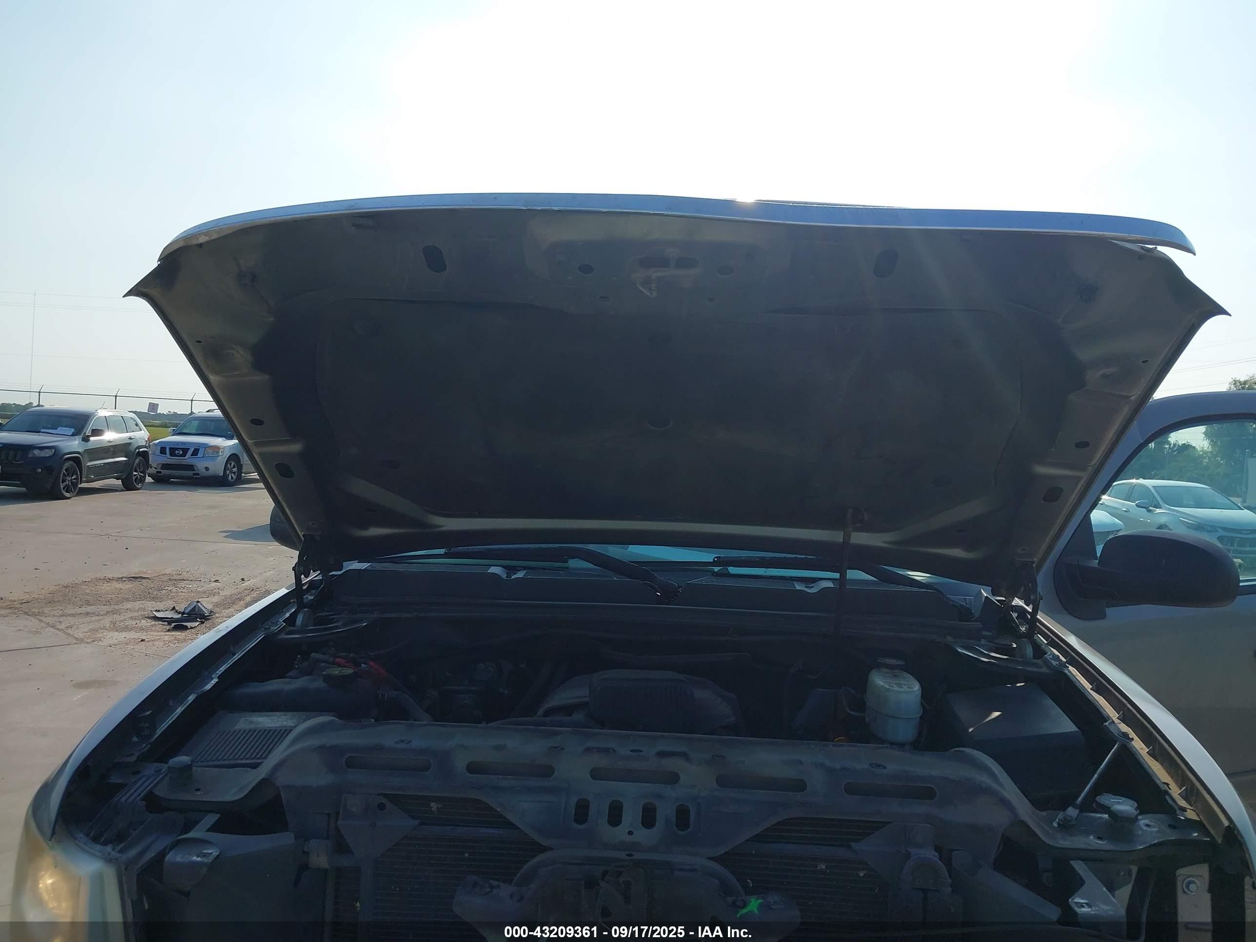 CHEVROLET SILVERADO image 10