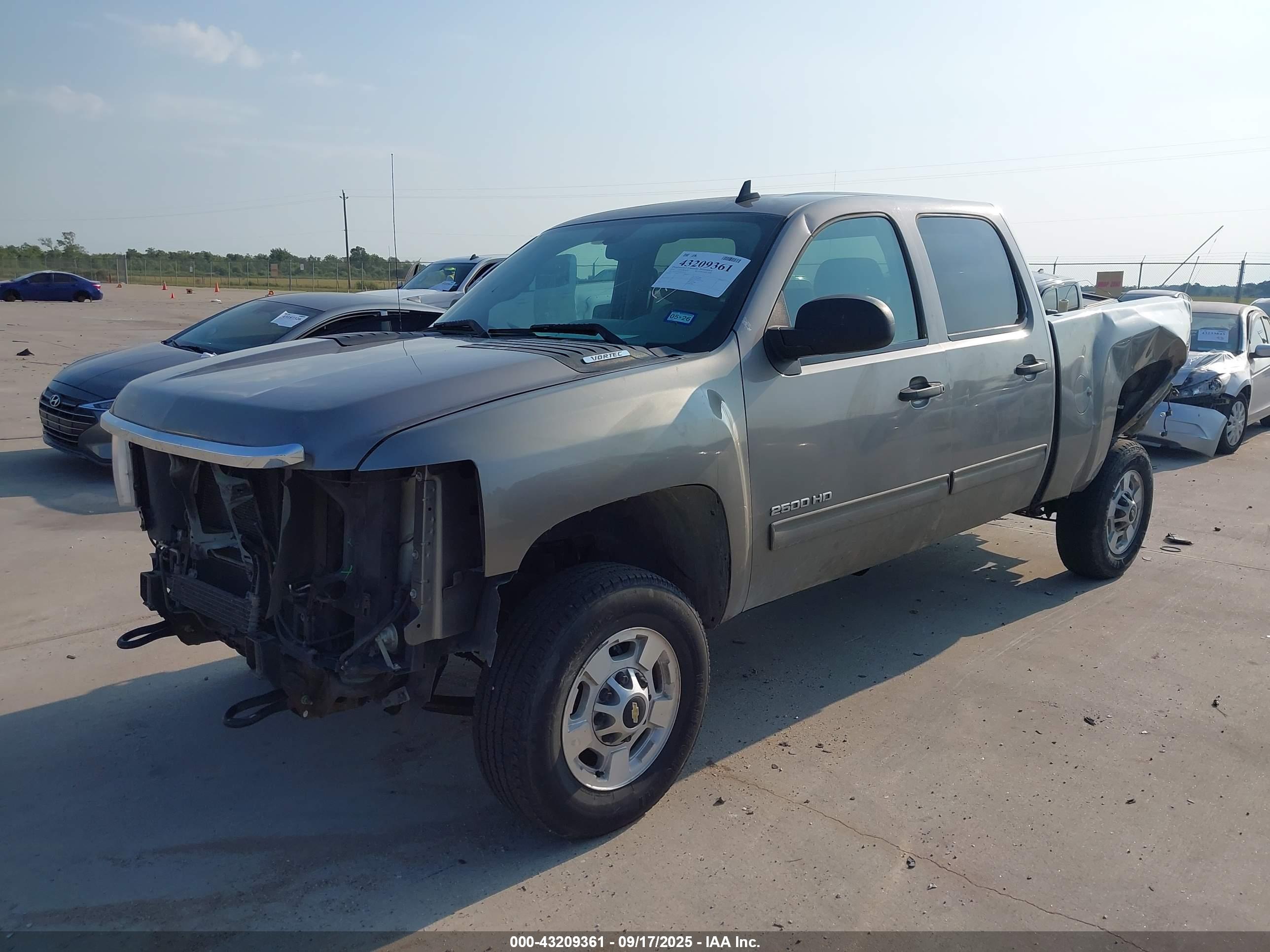 CHEVROLET SILVERADO image 2