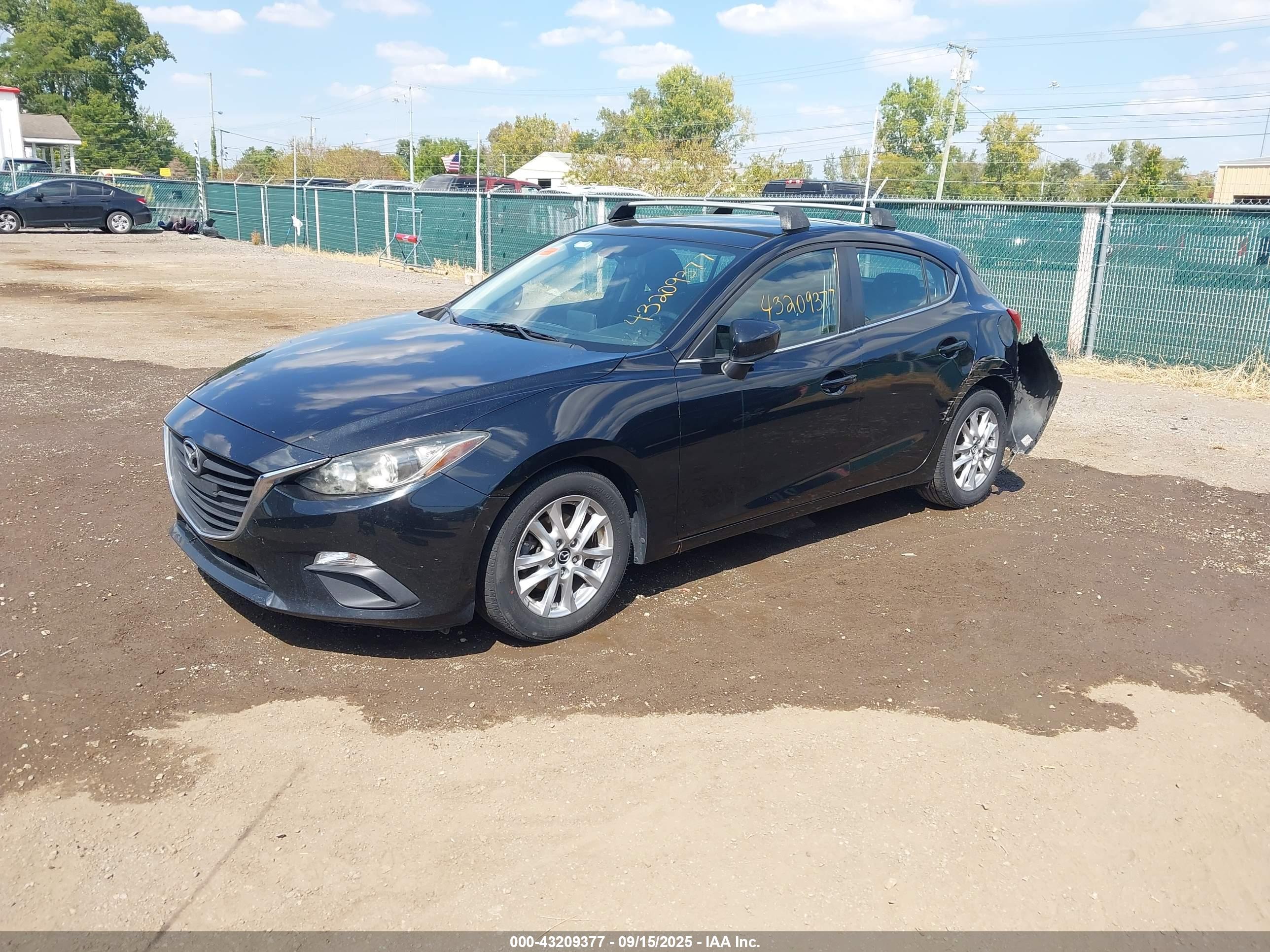 MAZDA MAZDA3 image 2