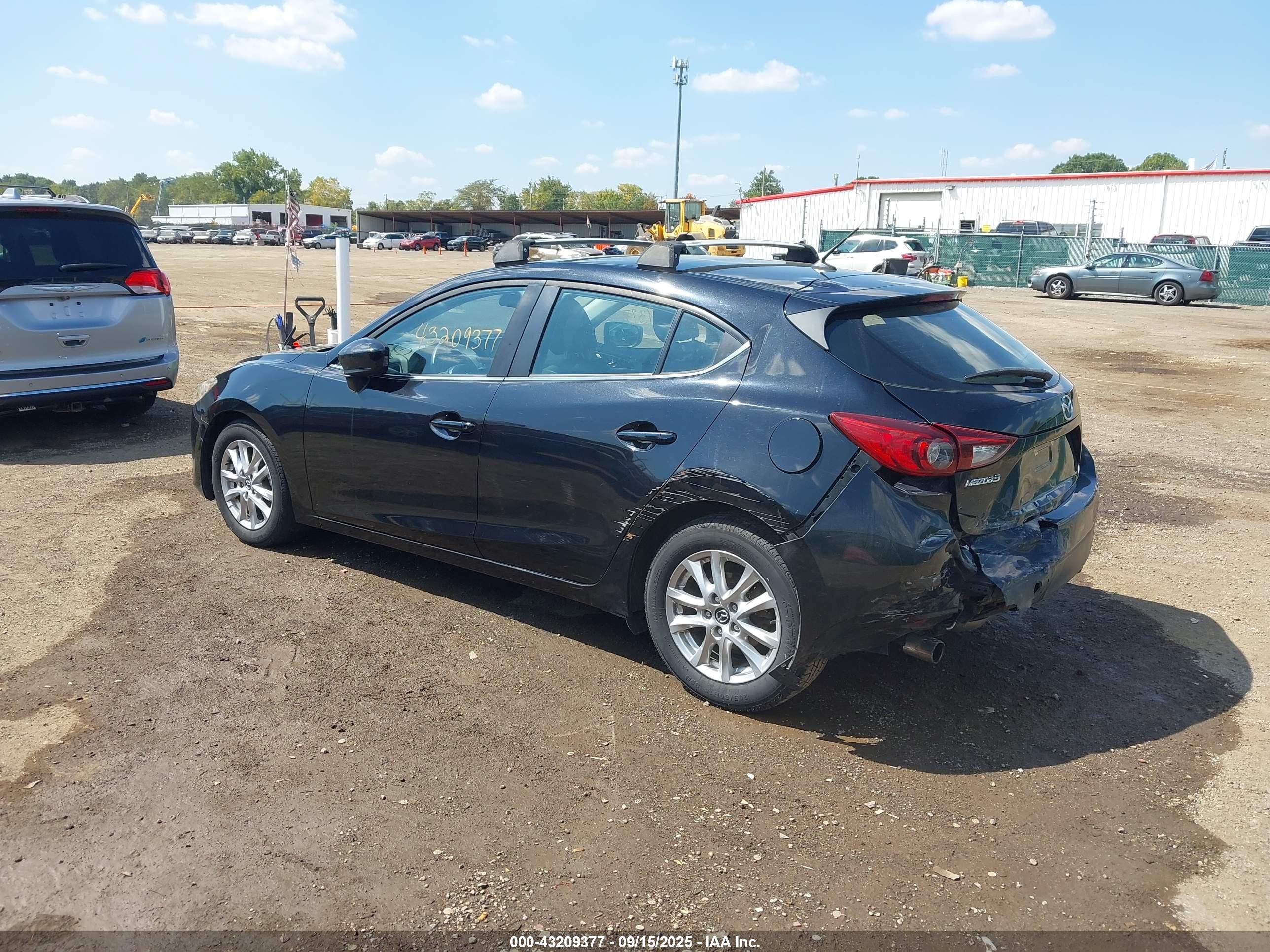 MAZDA MAZDA3 image 3