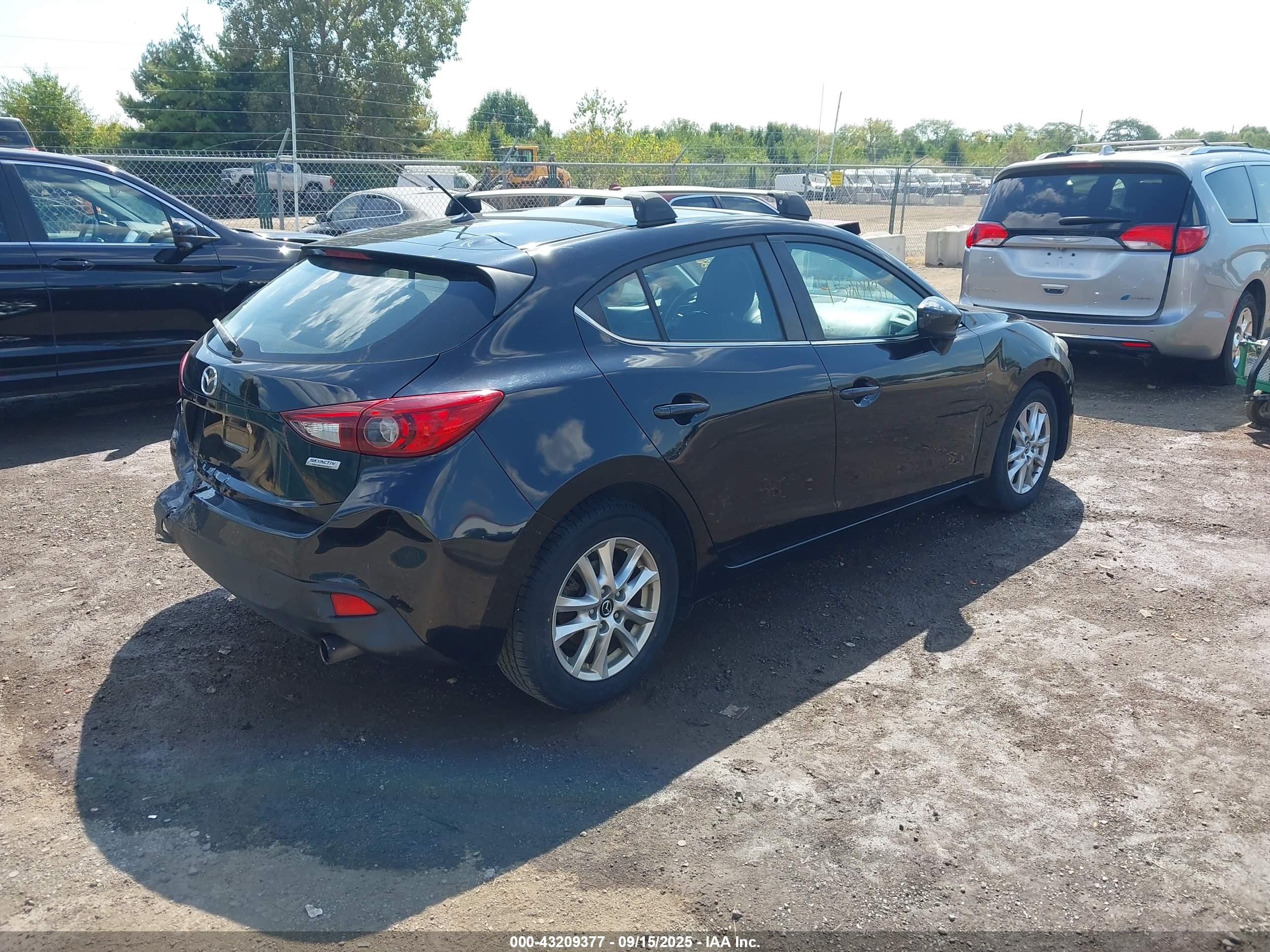 MAZDA MAZDA3 image 4