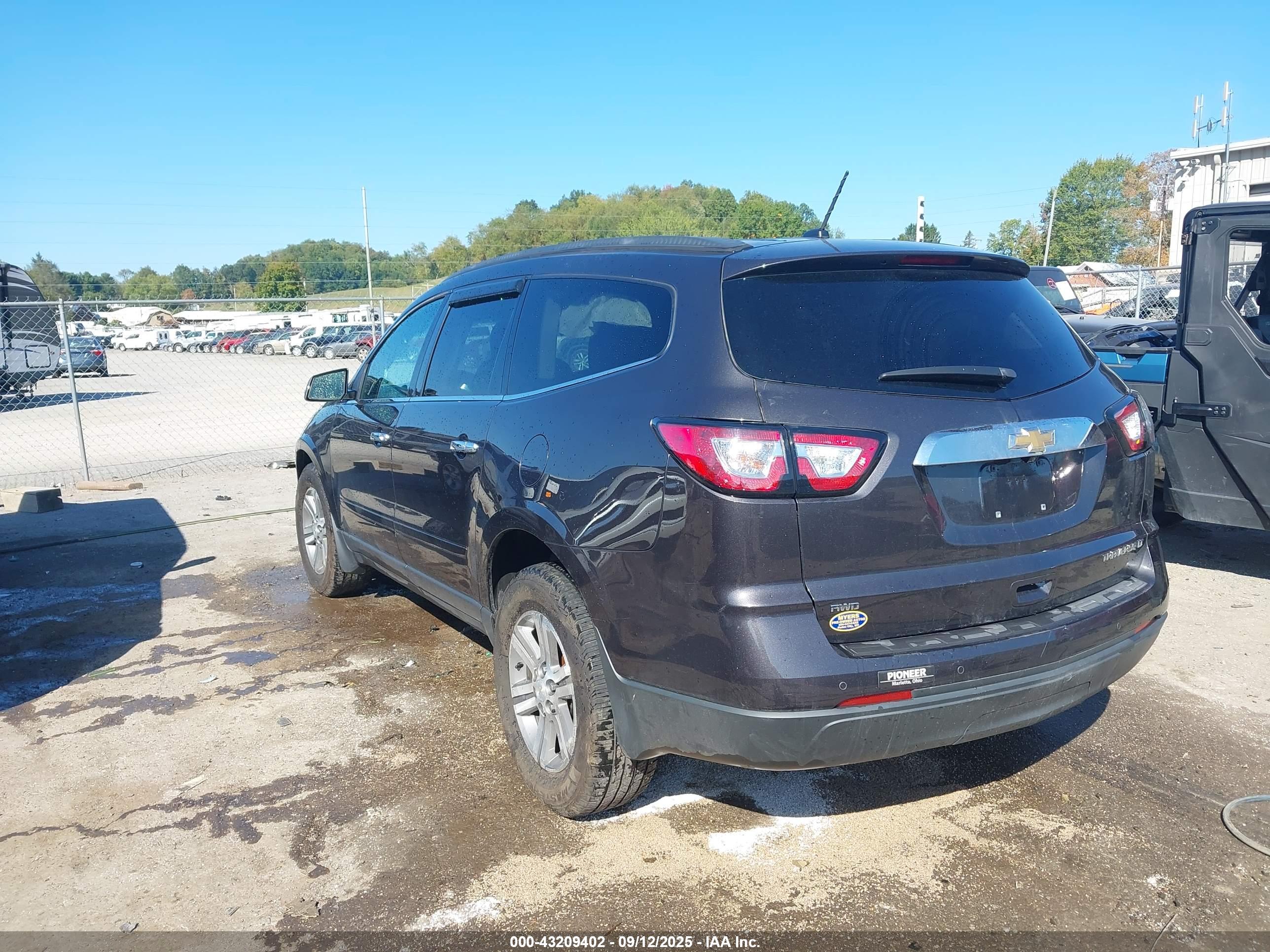 CHEVROLET TRAVERSE image 3