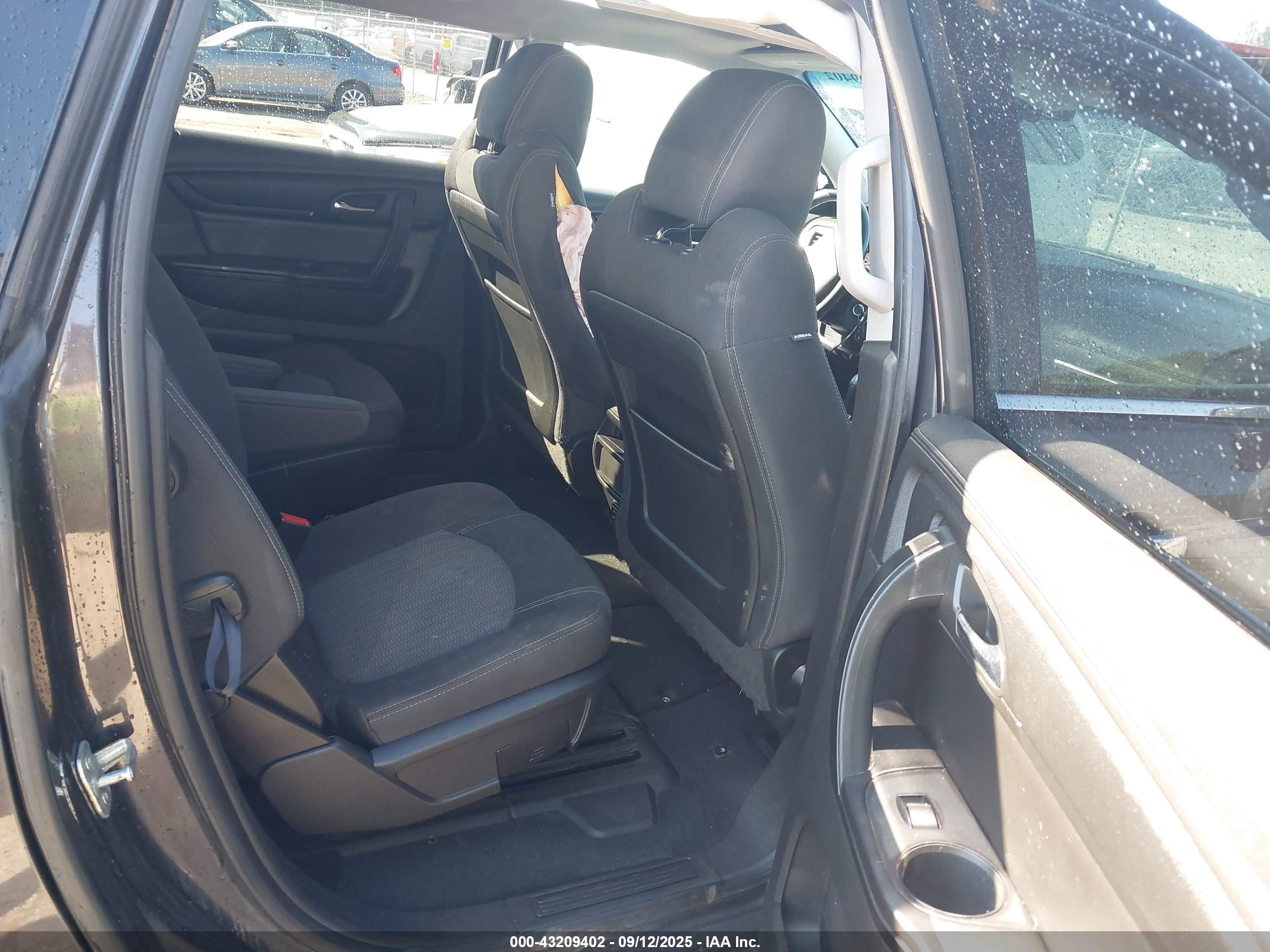 CHEVROLET TRAVERSE image 8