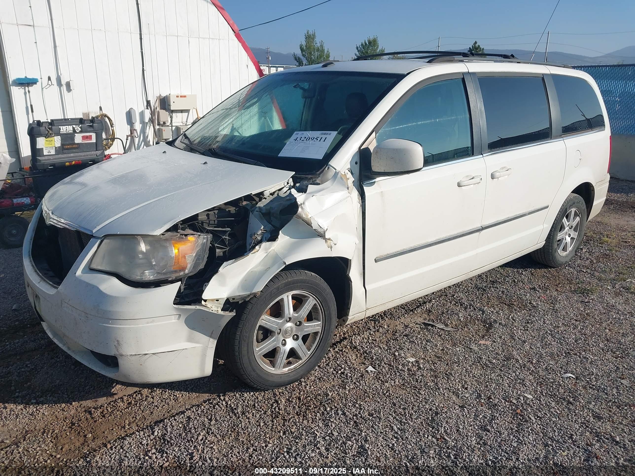 CHRYSLER TOWN image 2