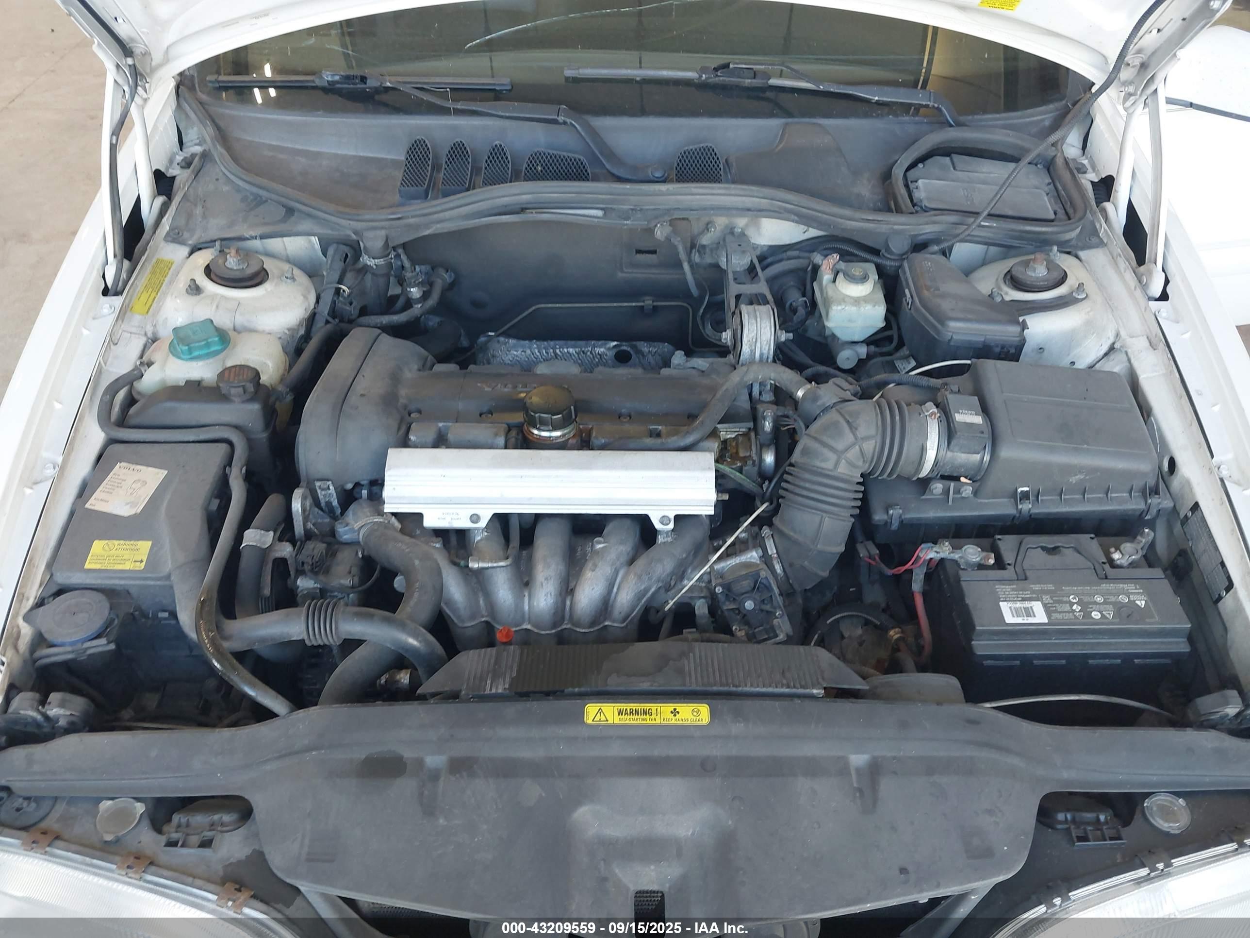 VOLVO V70 image 10