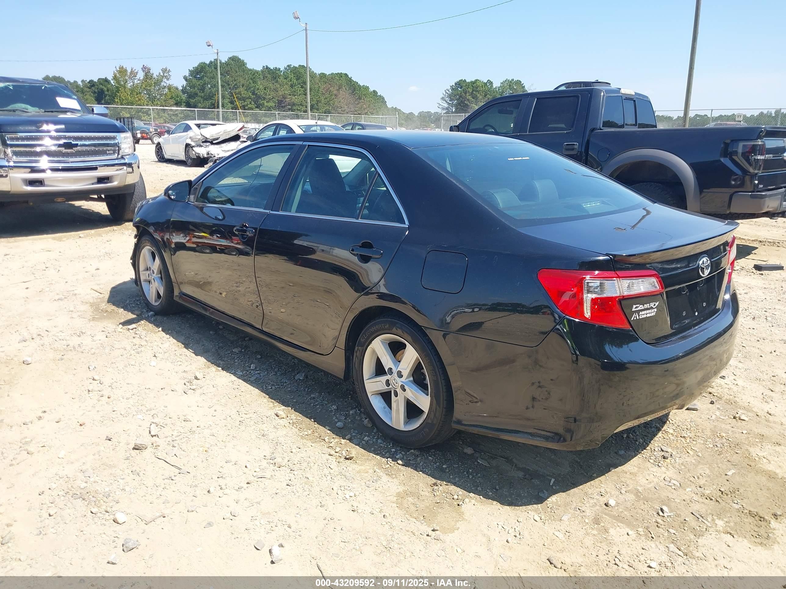TOYOTA CAMRY image 3