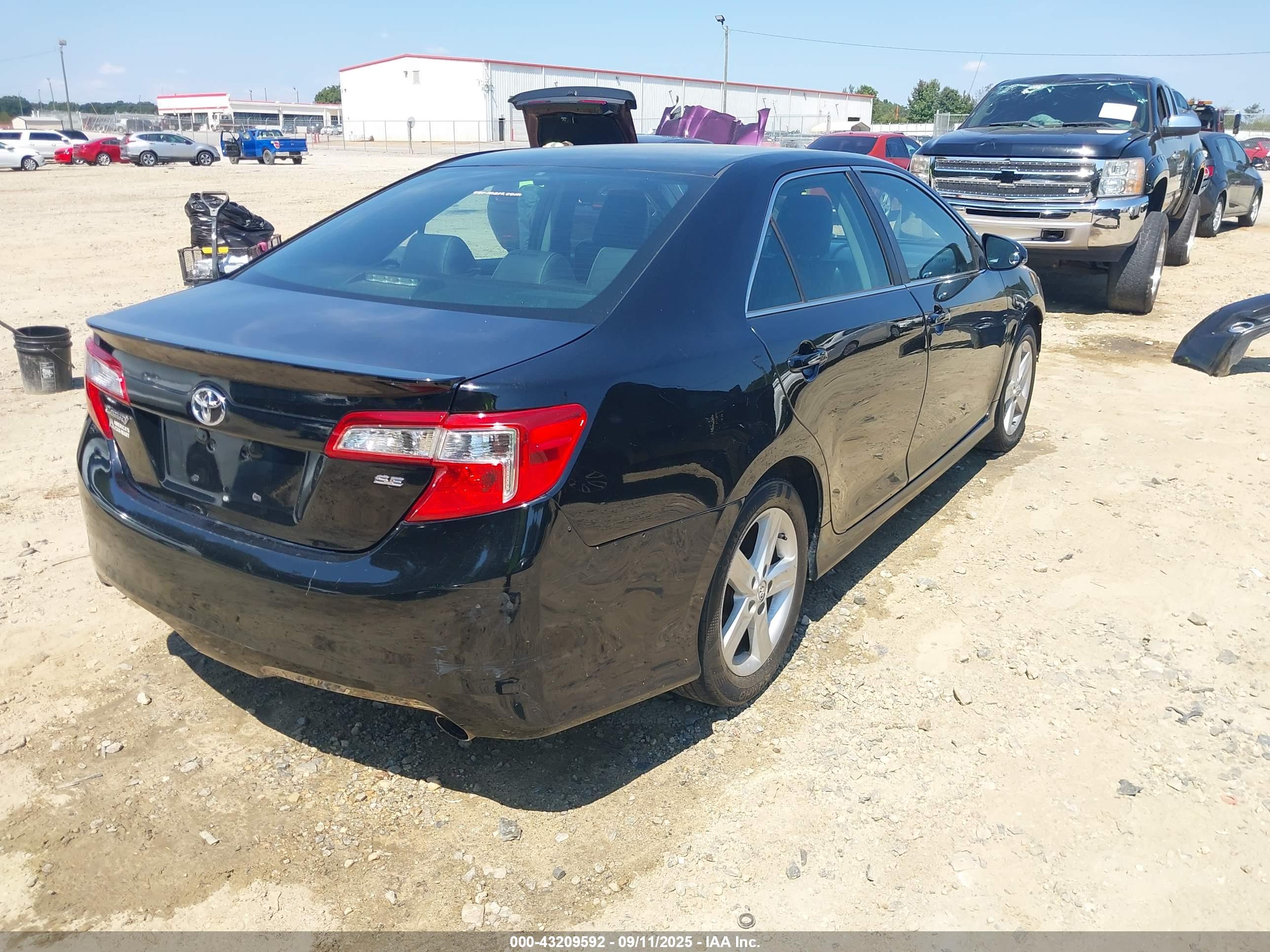 TOYOTA CAMRY image 4