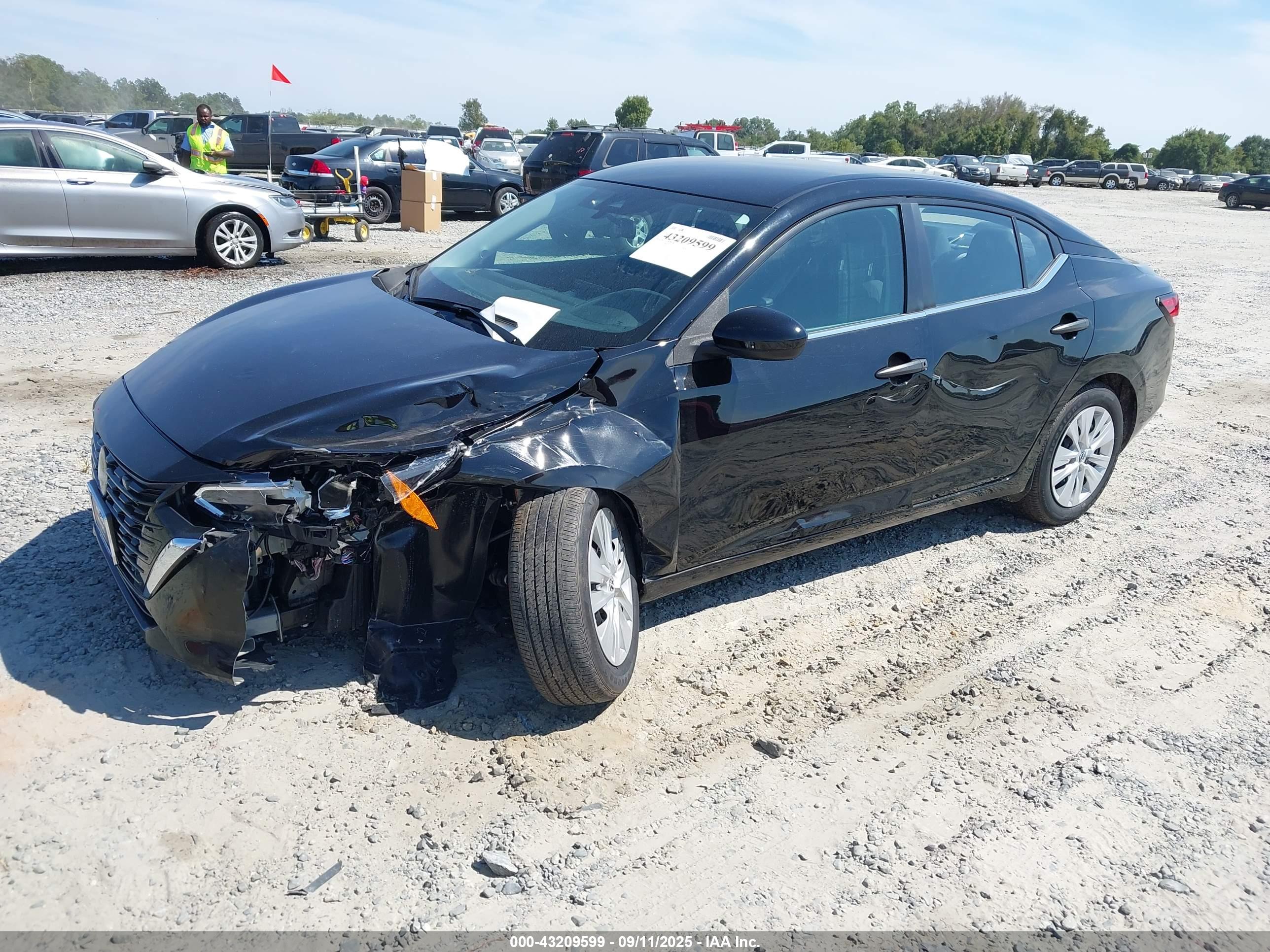 NISSAN SENTRA image 2