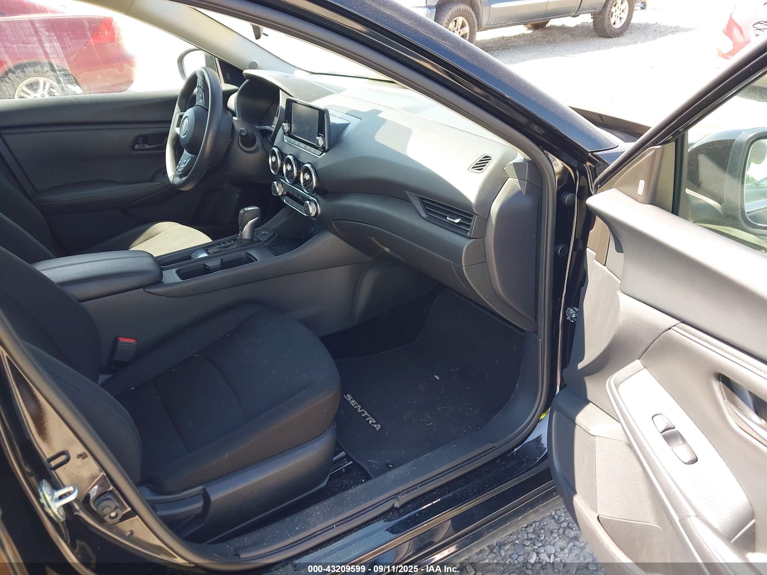 NISSAN SENTRA image 5