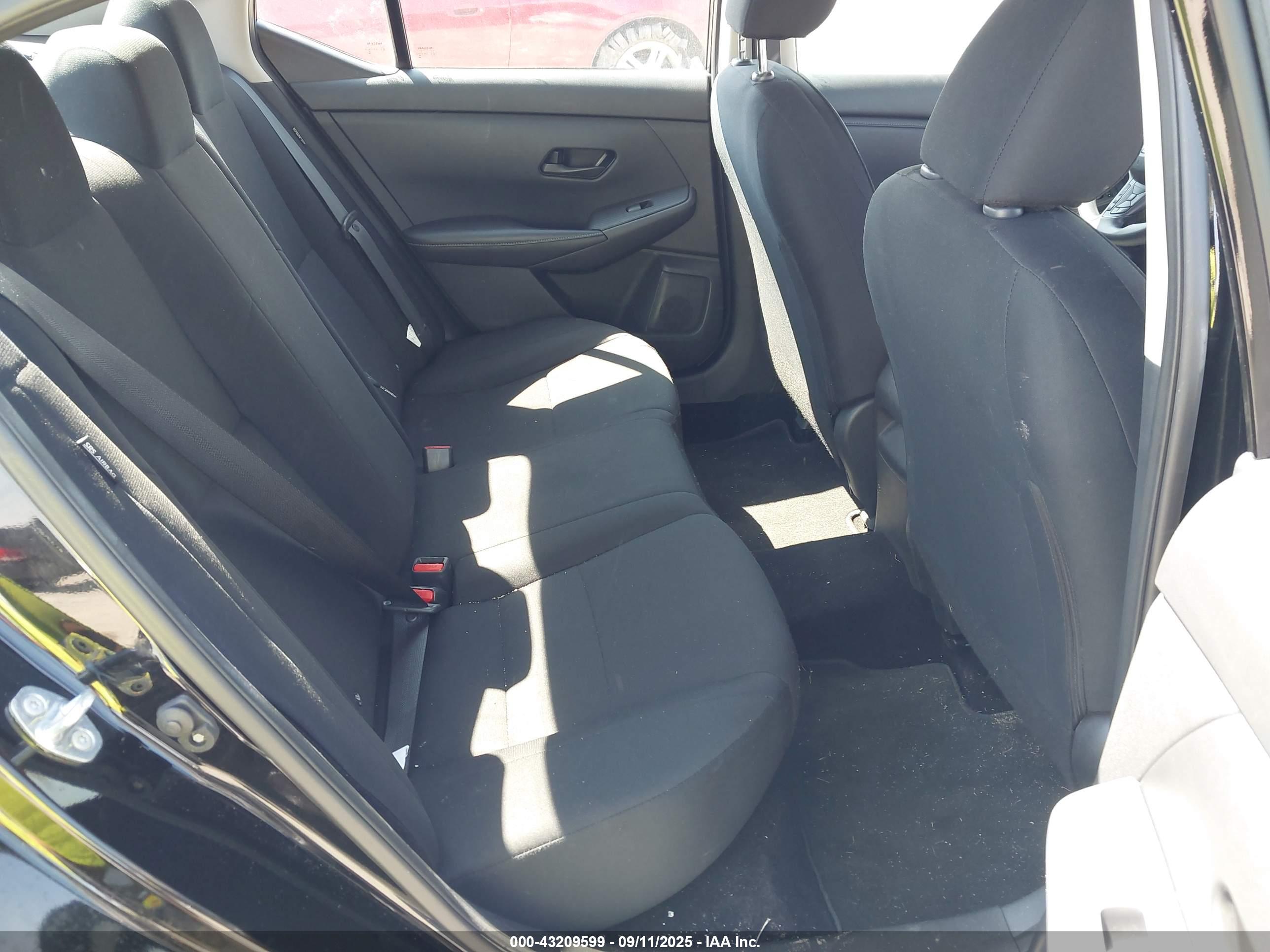 NISSAN SENTRA image 8