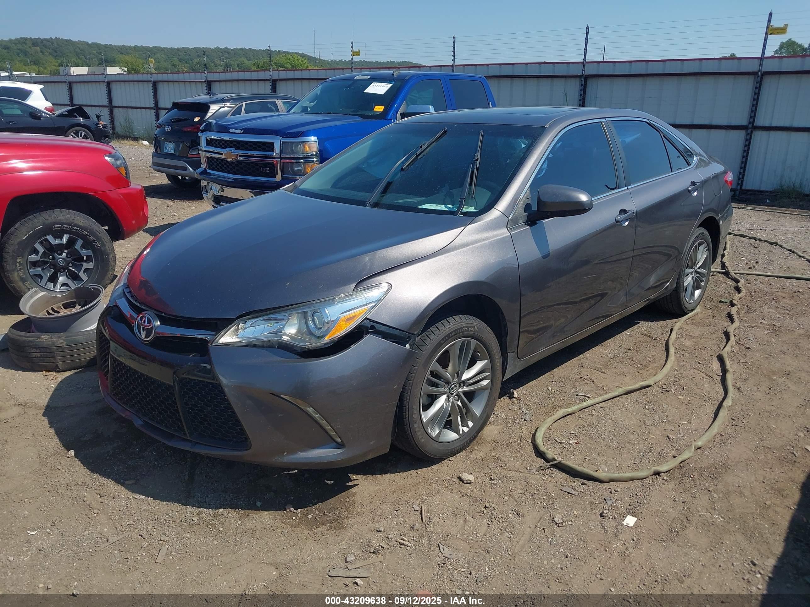 TOYOTA CAMRY image 2
