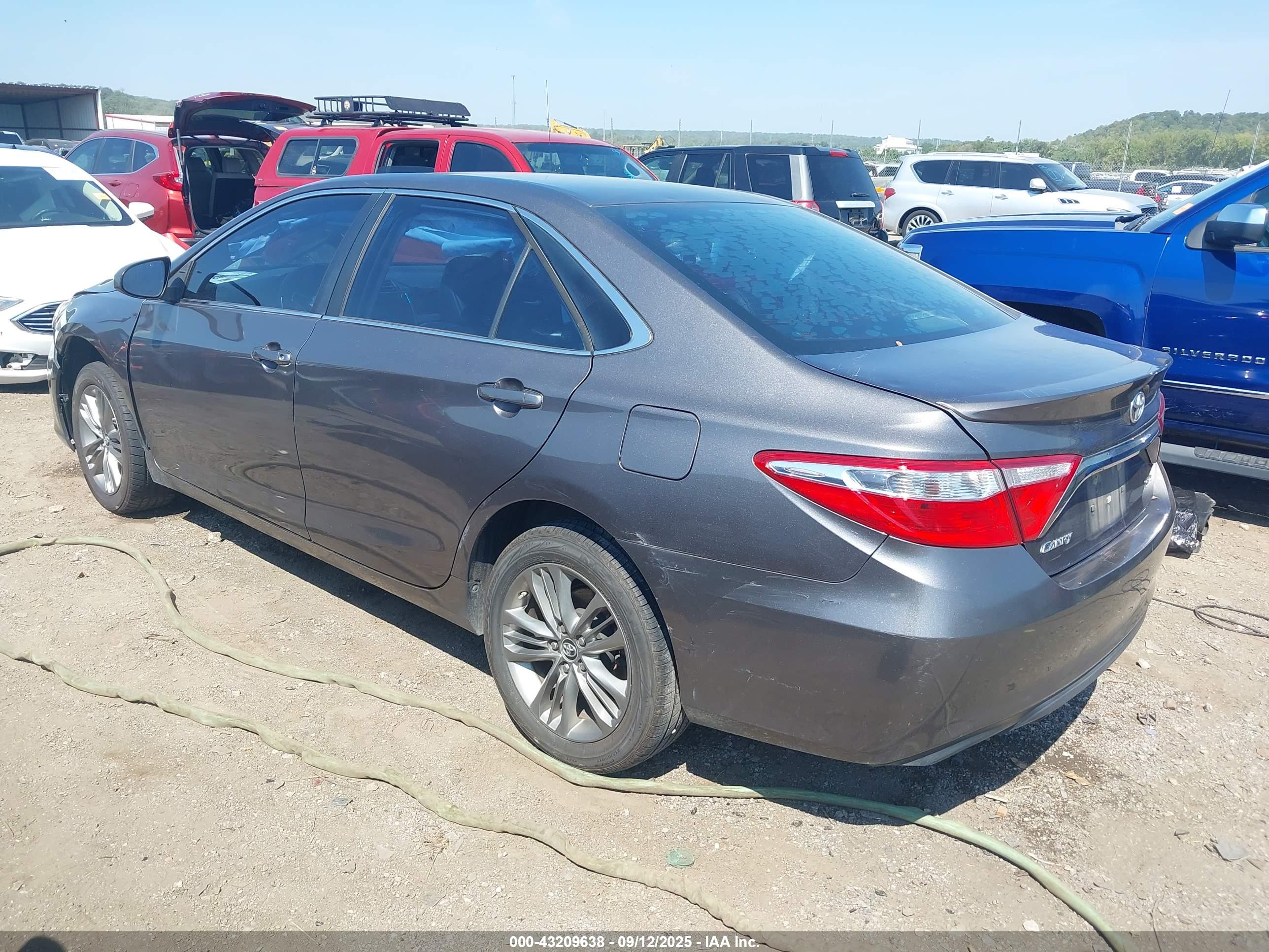 TOYOTA CAMRY image 3