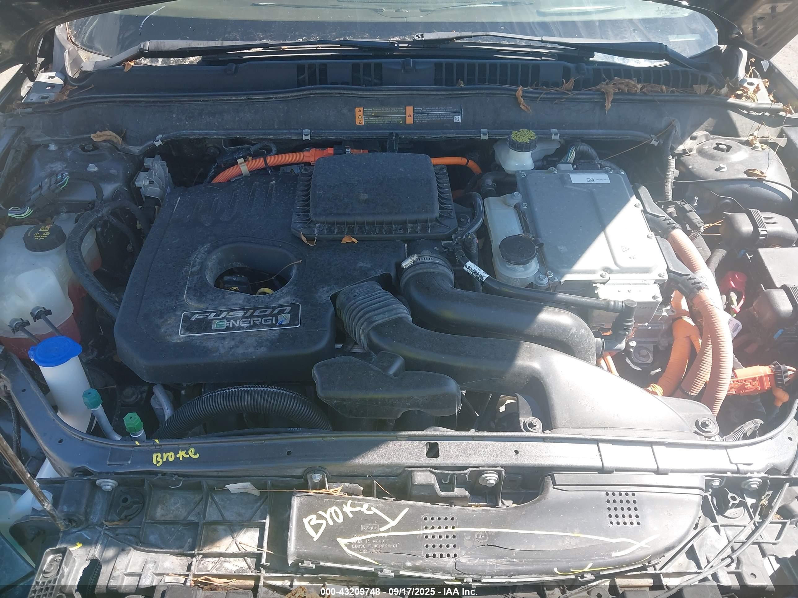 FORD FUSION image 10