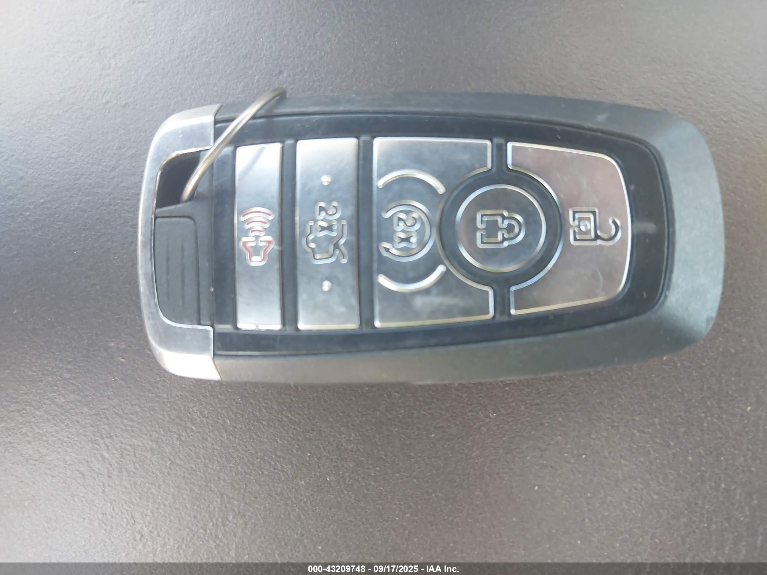 FORD FUSION image 11