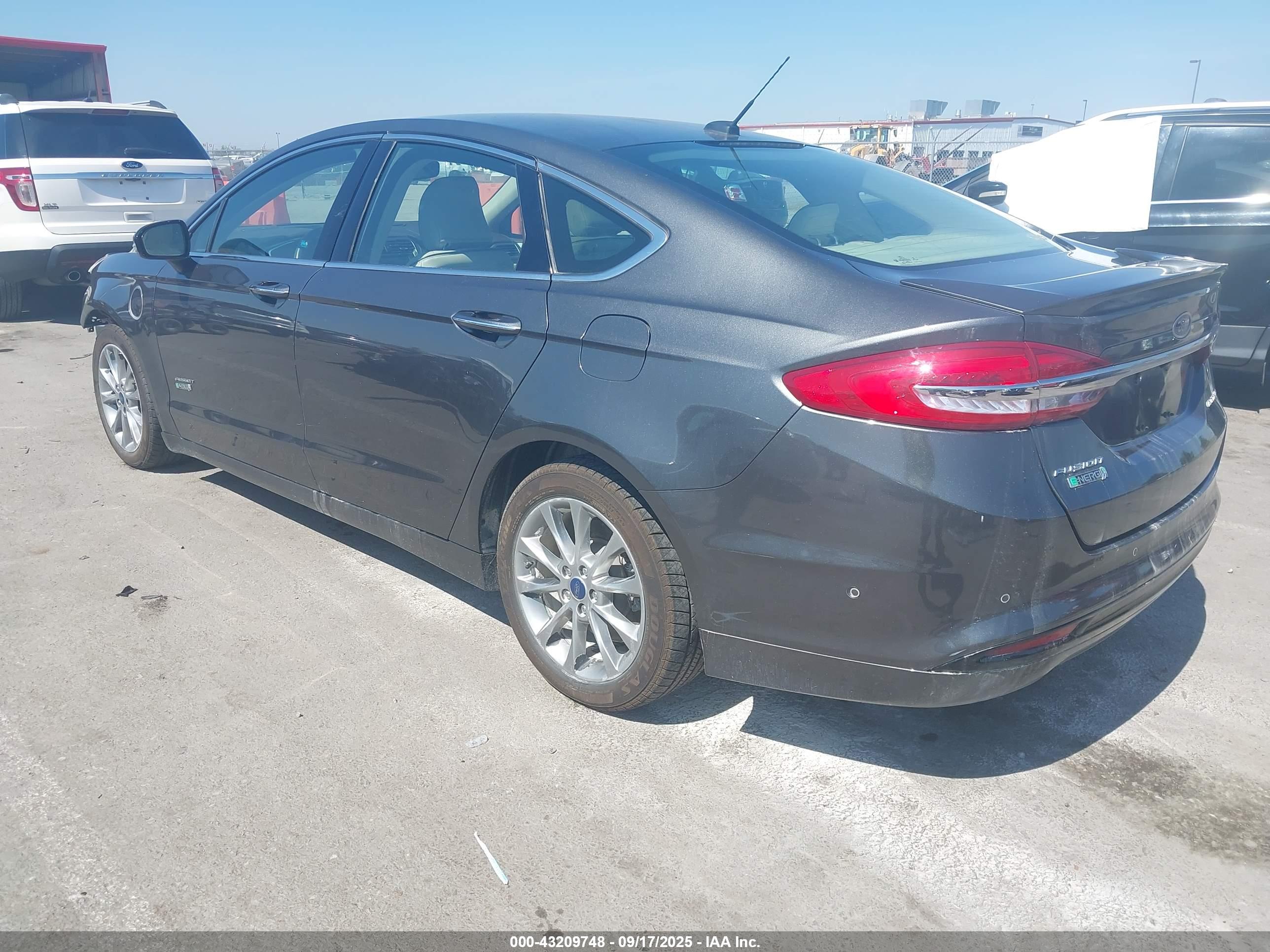 FORD FUSION image 3