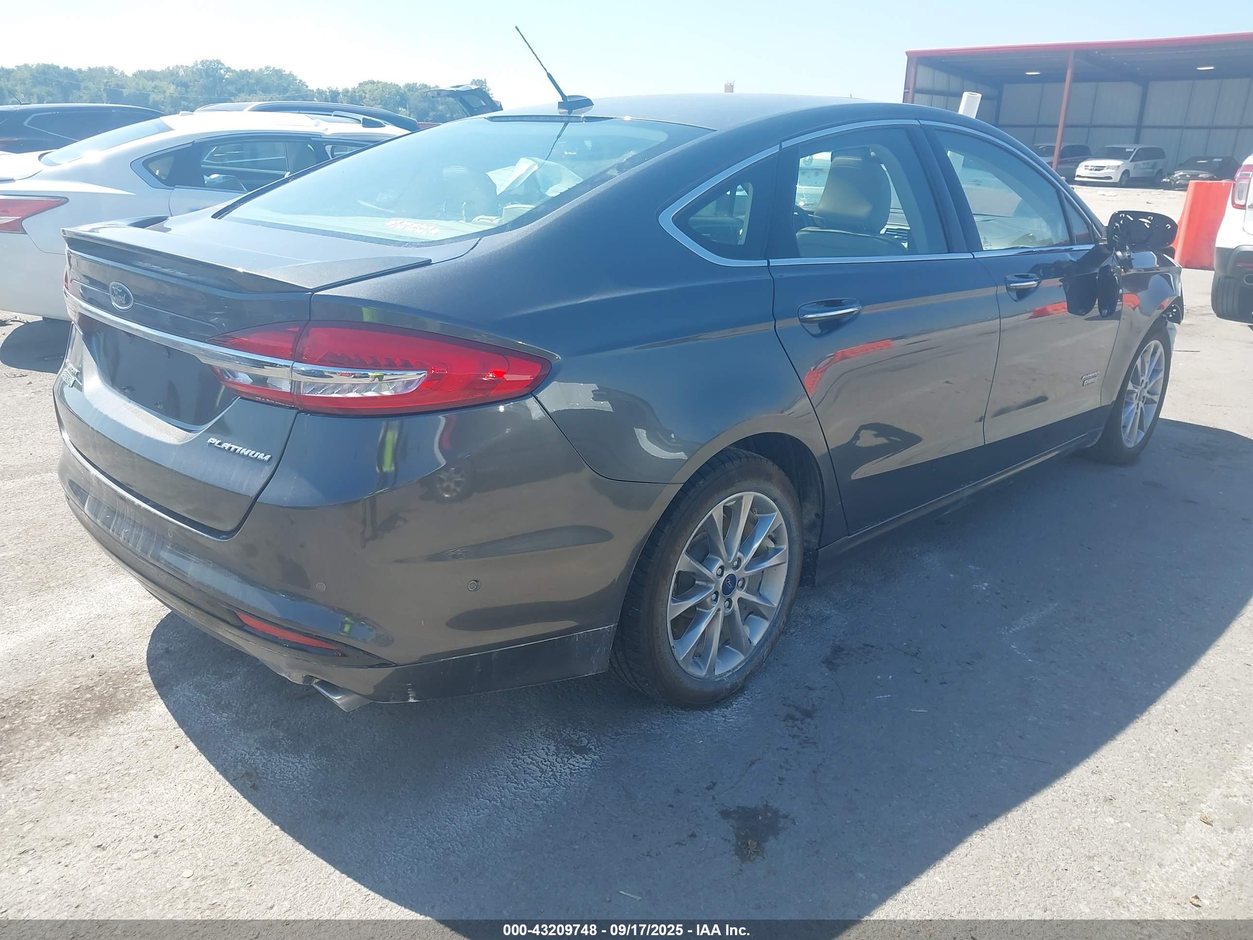 FORD FUSION image 4