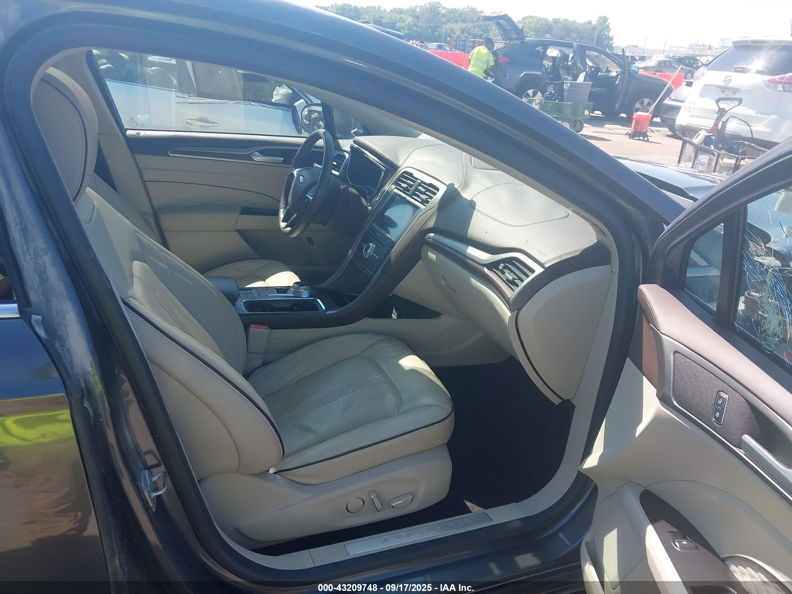 FORD FUSION image 5