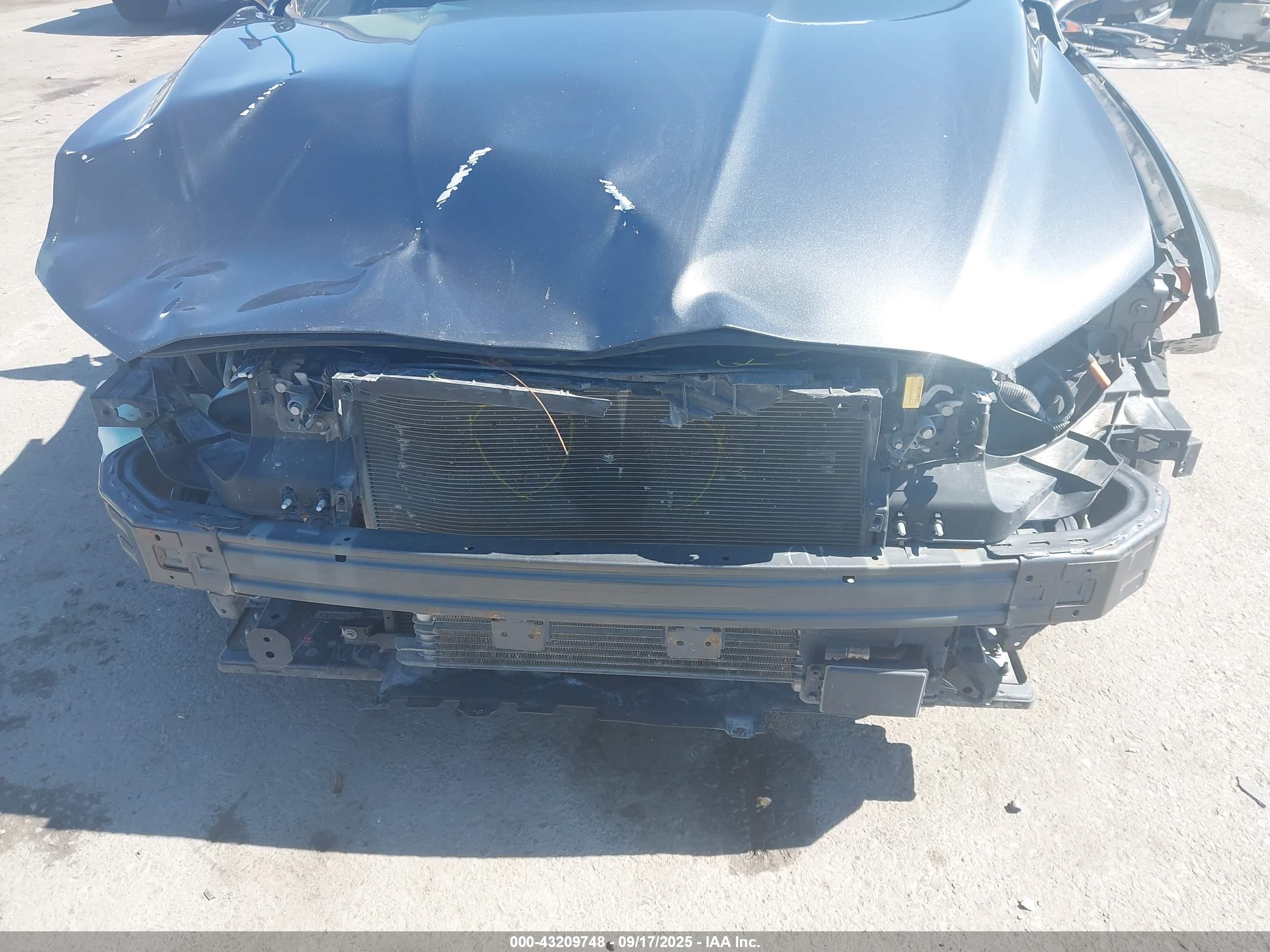 FORD FUSION image 6