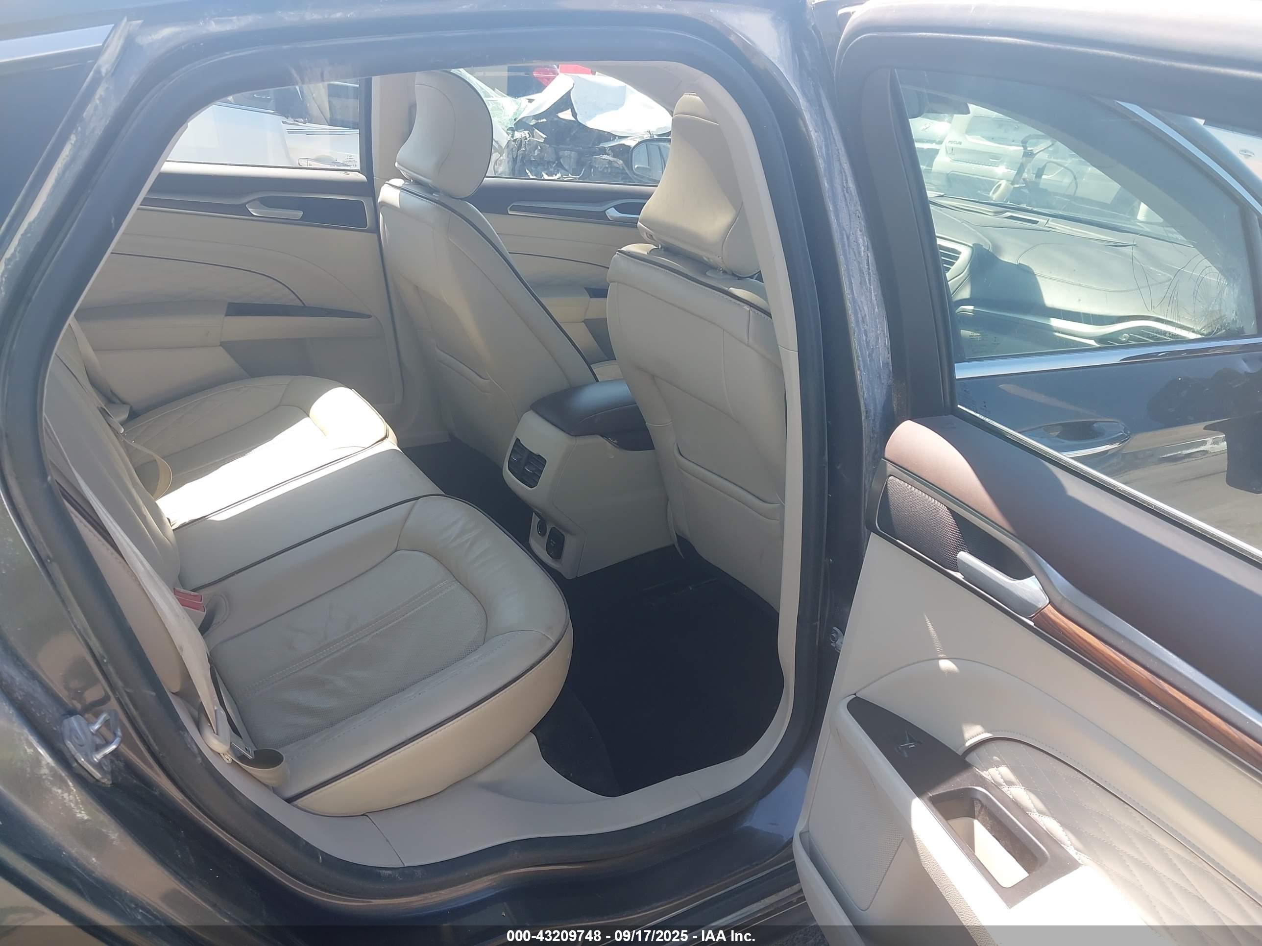 FORD FUSION image 8