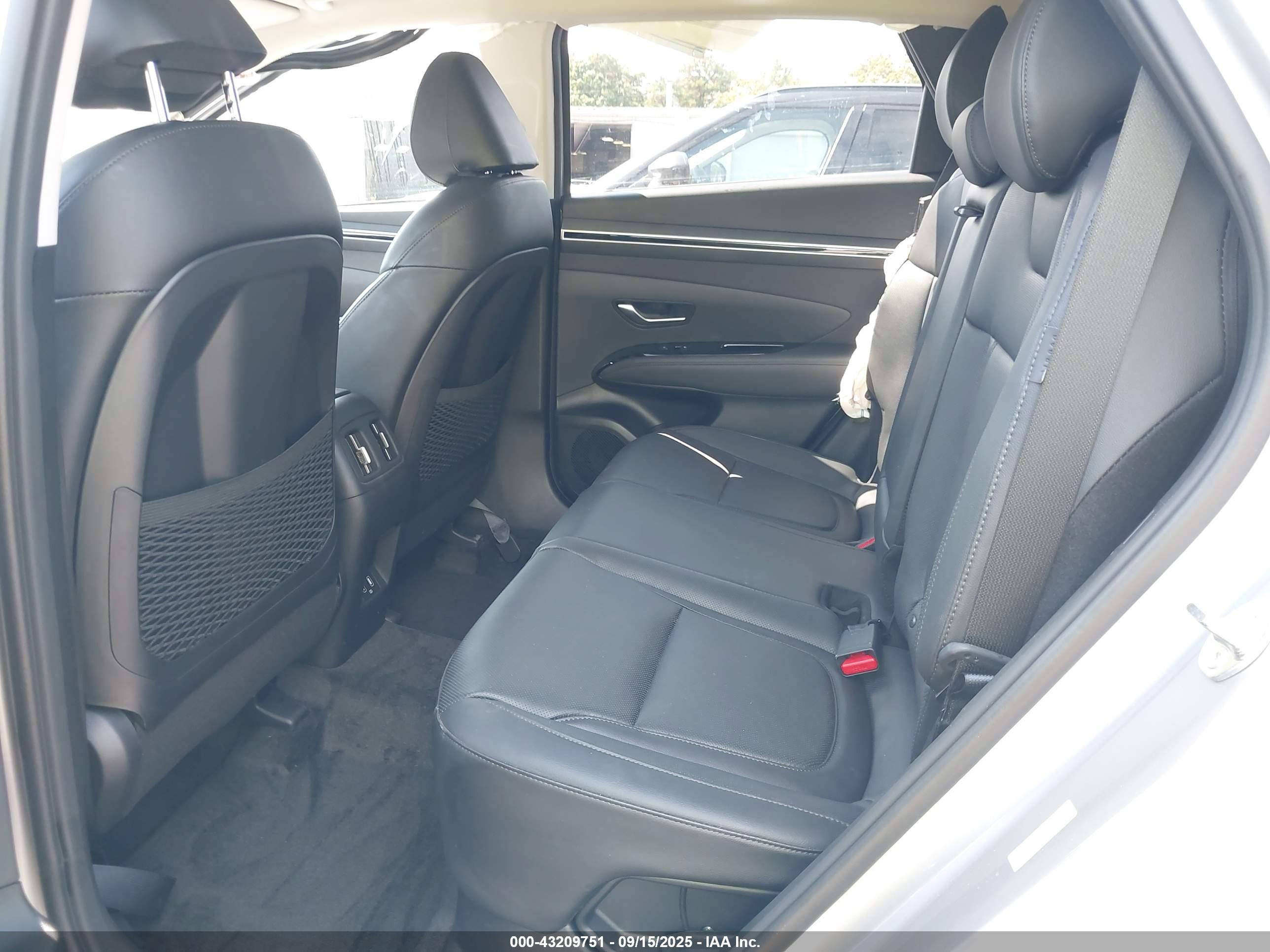 HYUNDAI TUCSON image 8