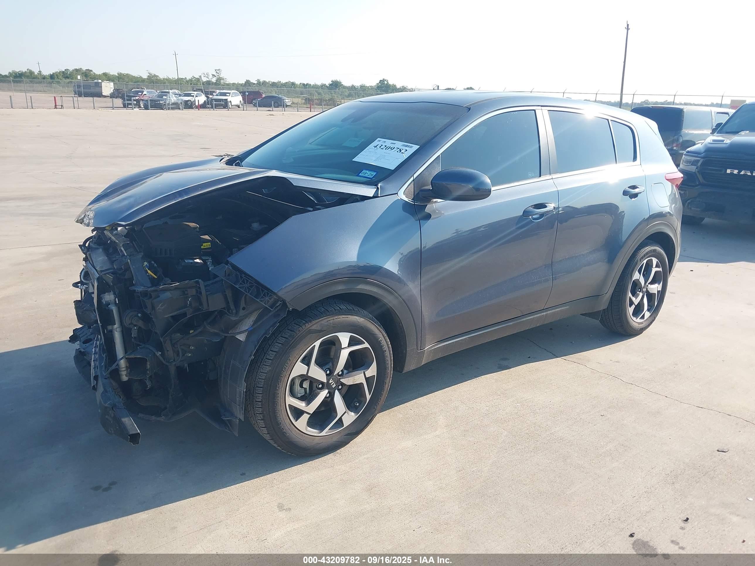 KIA SPORTAGE image 2