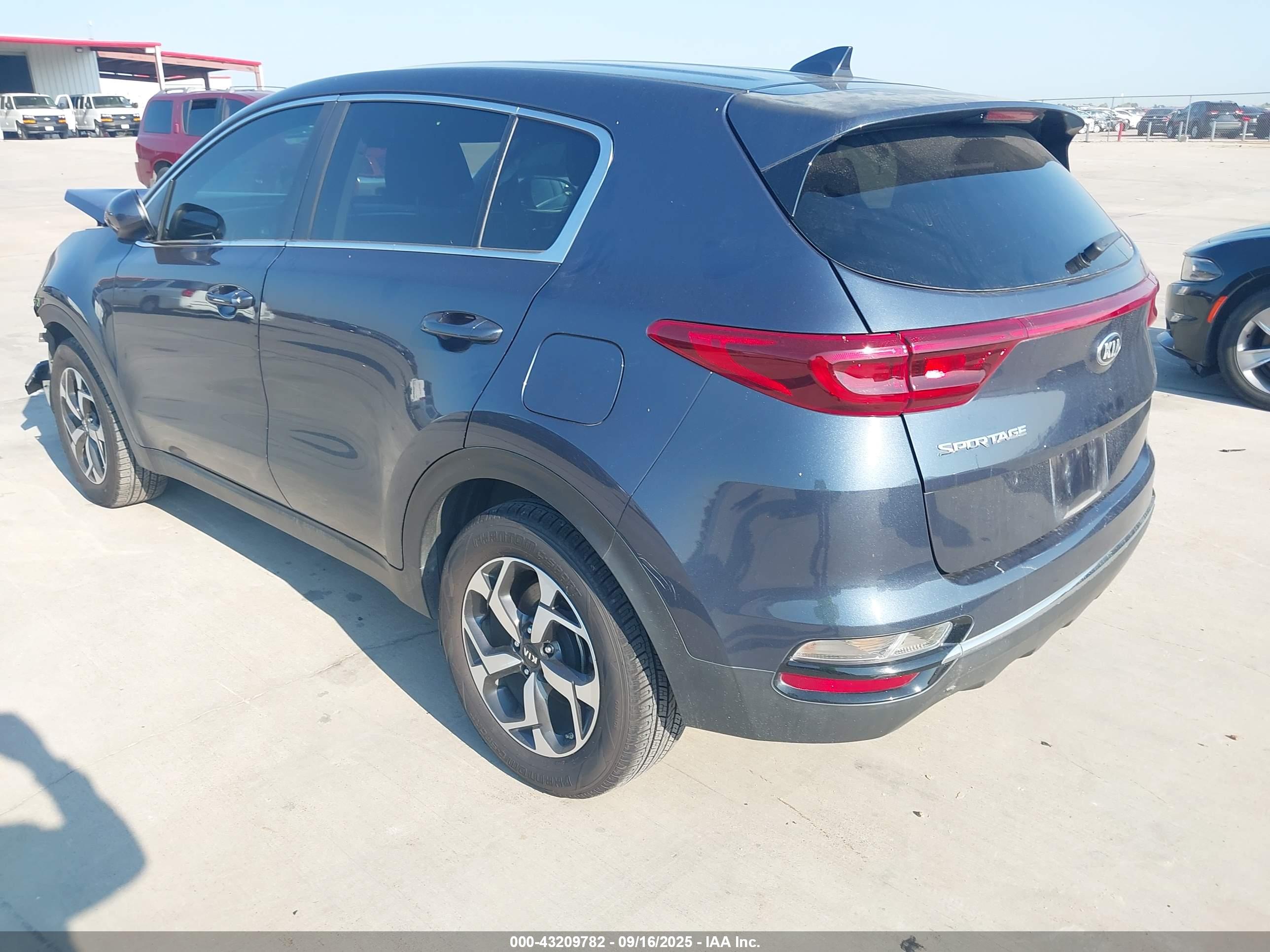 KIA SPORTAGE image 3