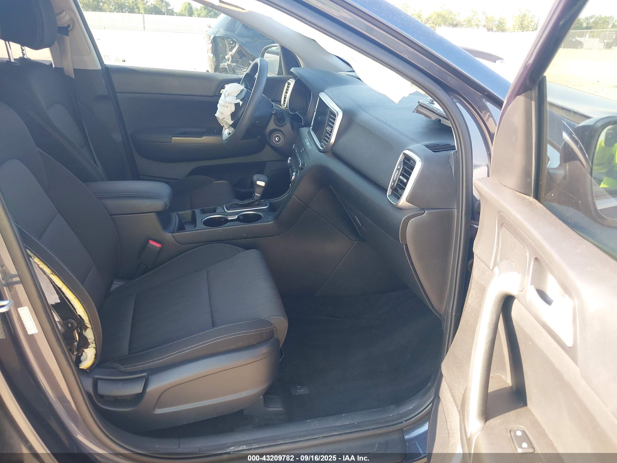 KIA SPORTAGE image 5