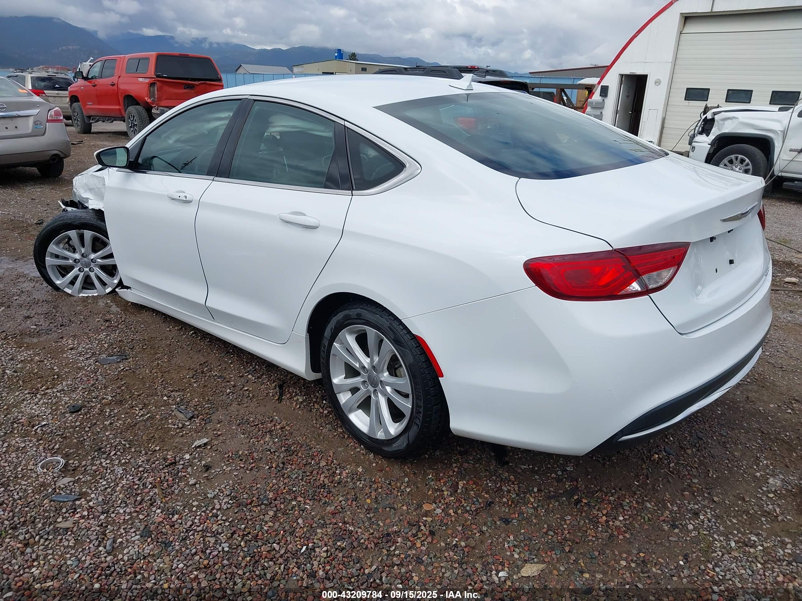 CHRYSLER 200 image 3