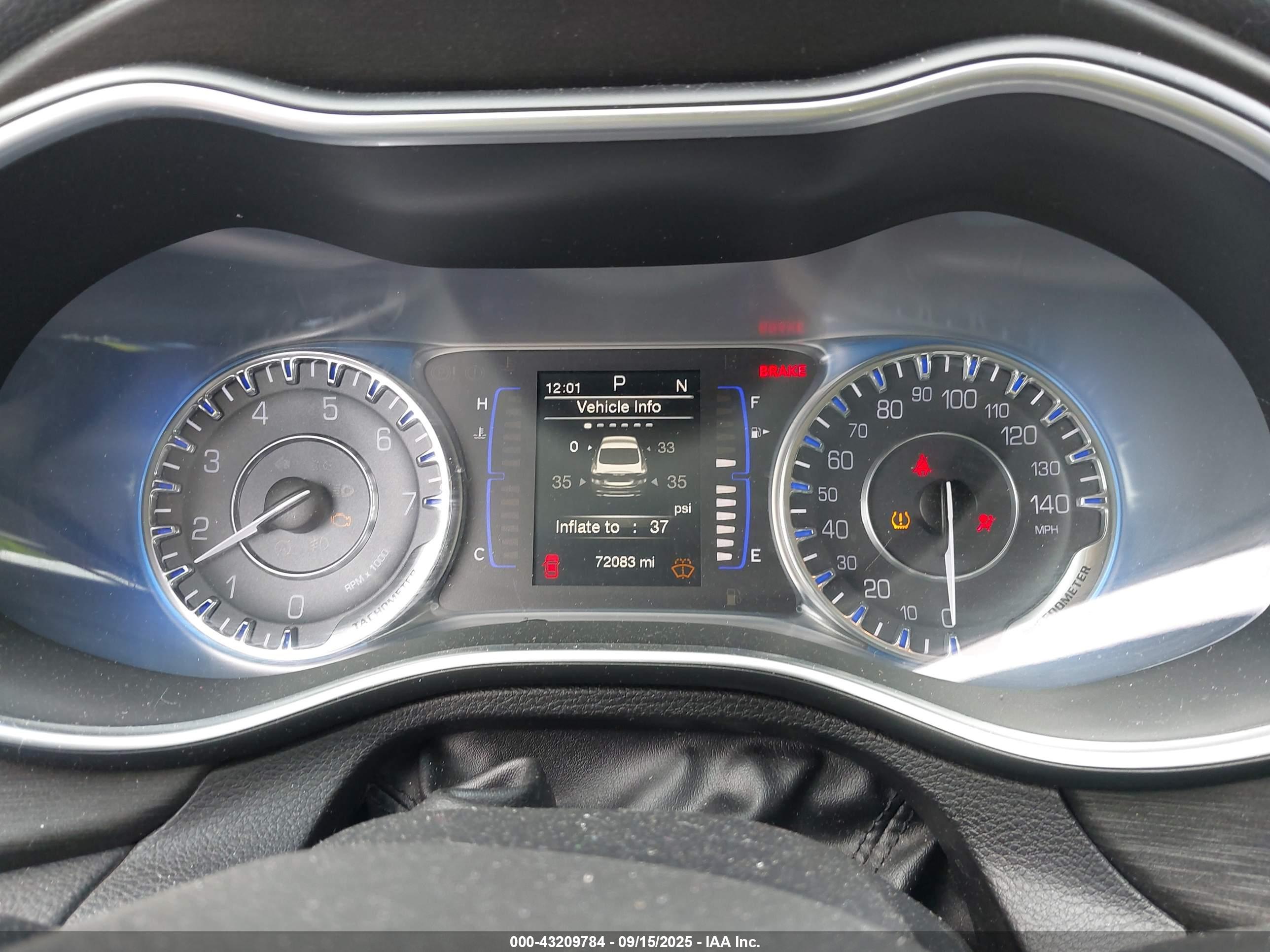 CHRYSLER 200 image 7