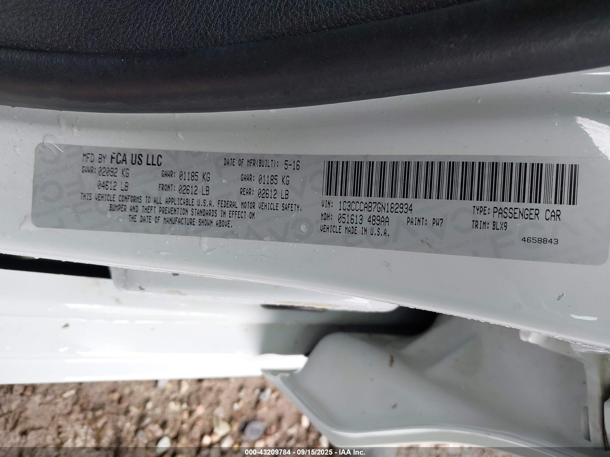 CHRYSLER 200 image 9