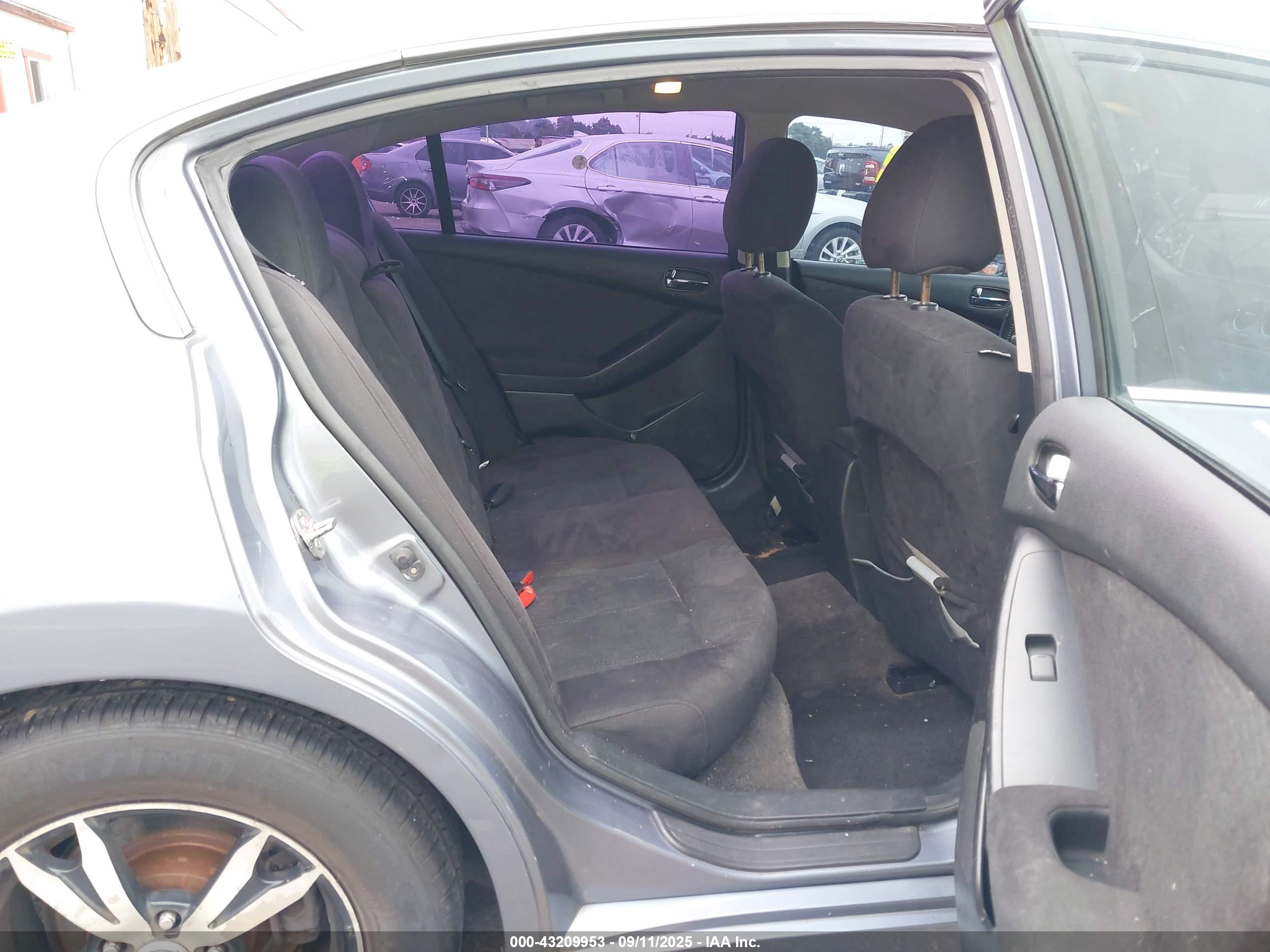 NISSAN ALTIMA image 8