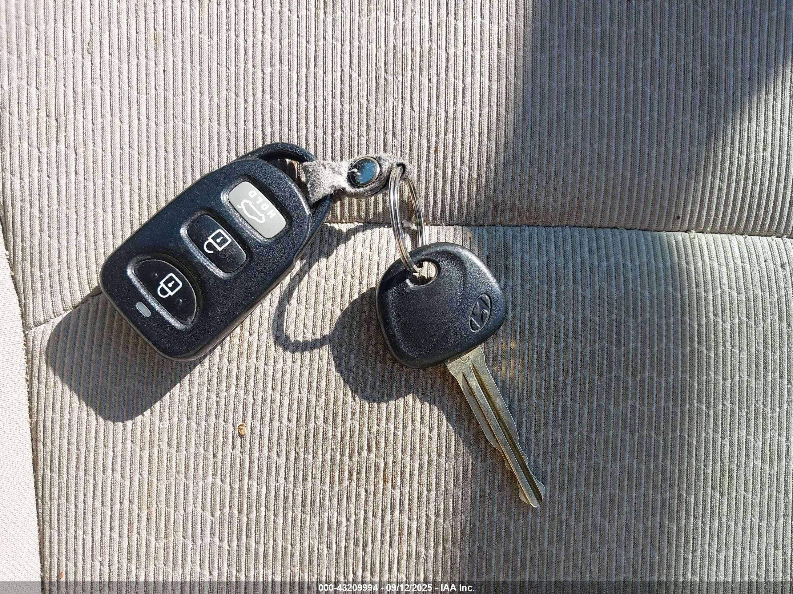 HYUNDAI ELANTRA image 11
